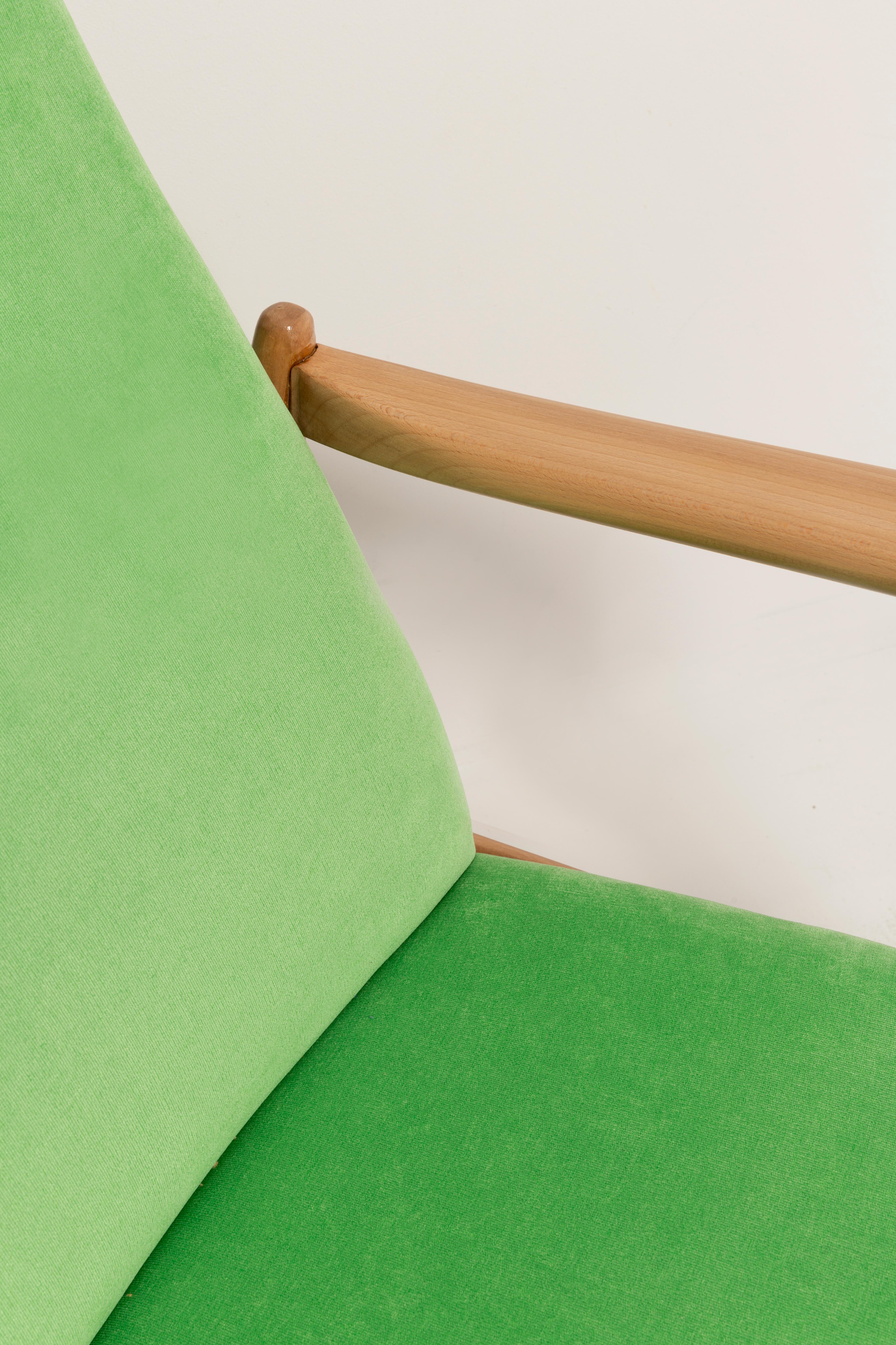 Light Lime Green Velvet Armchair, GFM-64 High, Edmund Homa, 1960s In Excellent Condition For Sale In 05-080 Hornowek, PL