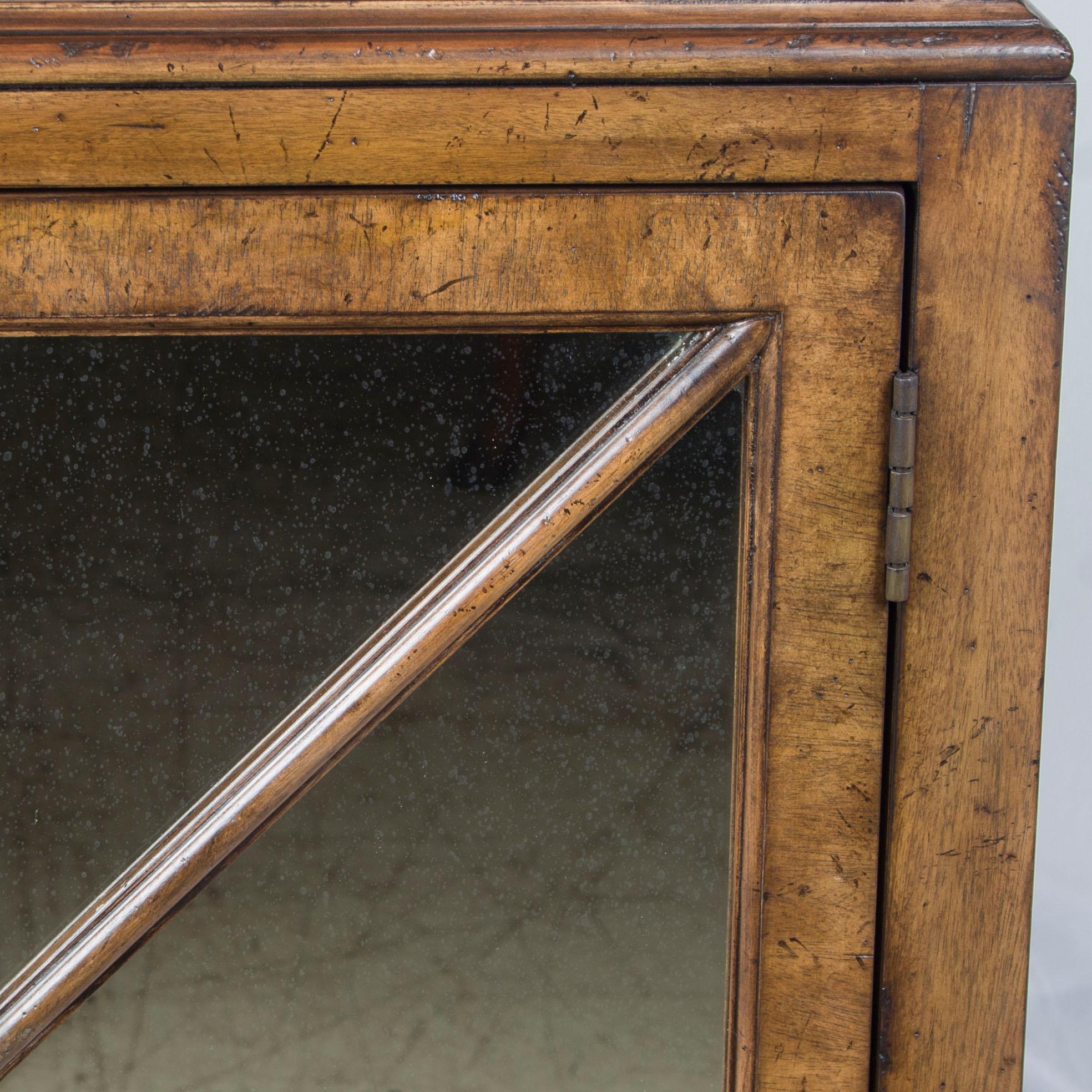 Light Mahogany Distressed Buffet Credenza Sideboard with Antiqued Mirrors im Zustand „Neu“ in Atlanta, GA