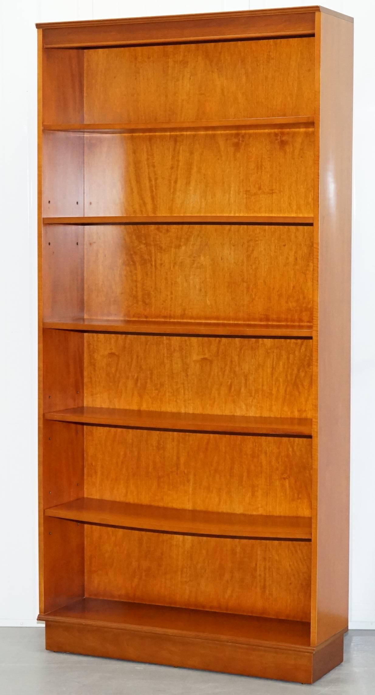 We are delighted to offer for sale this nice Beresford & Hicks light mahogany library bookcase

A well made piece in good used condition throughout, two of the shelves are bowed and they need stay in places as the pins for holding the shelves are