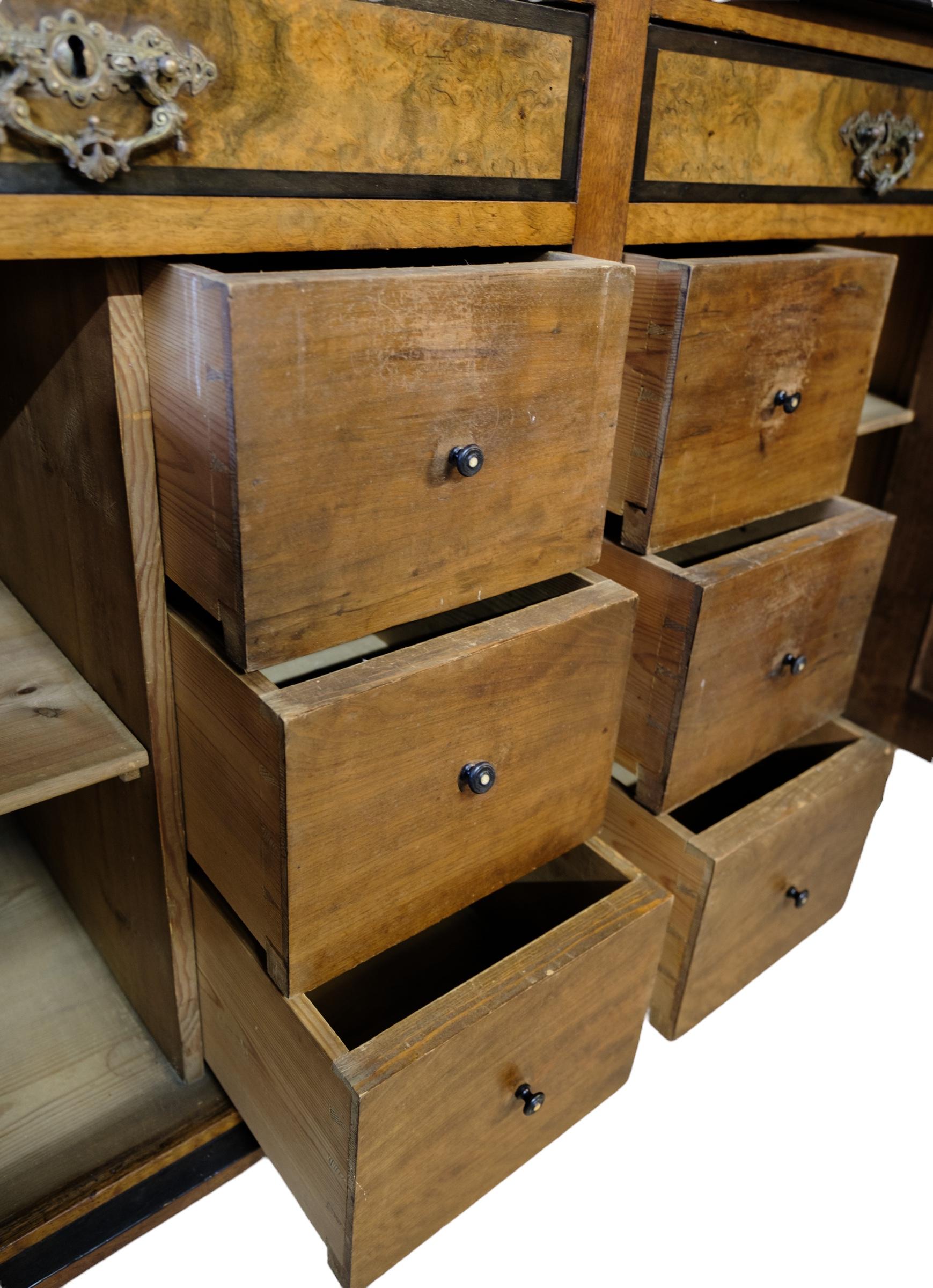 Light mahogany sideboard with round legs from around the 1920s. In Good Condition For Sale In Lejre, DK