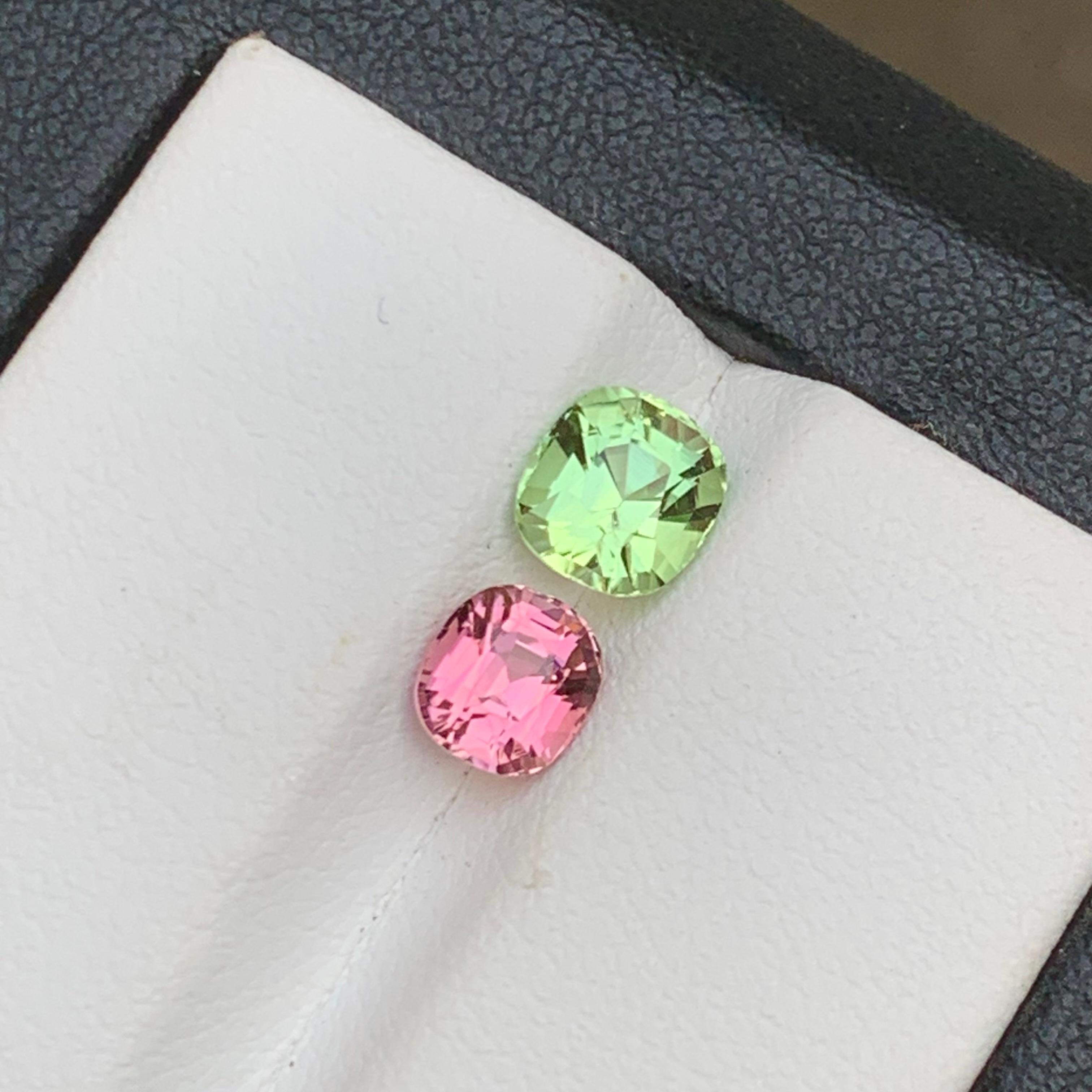 Pierres précieuses en tourmaline naturelle vert menthe et rose vif 2,05 ct taille coussin en vente 4