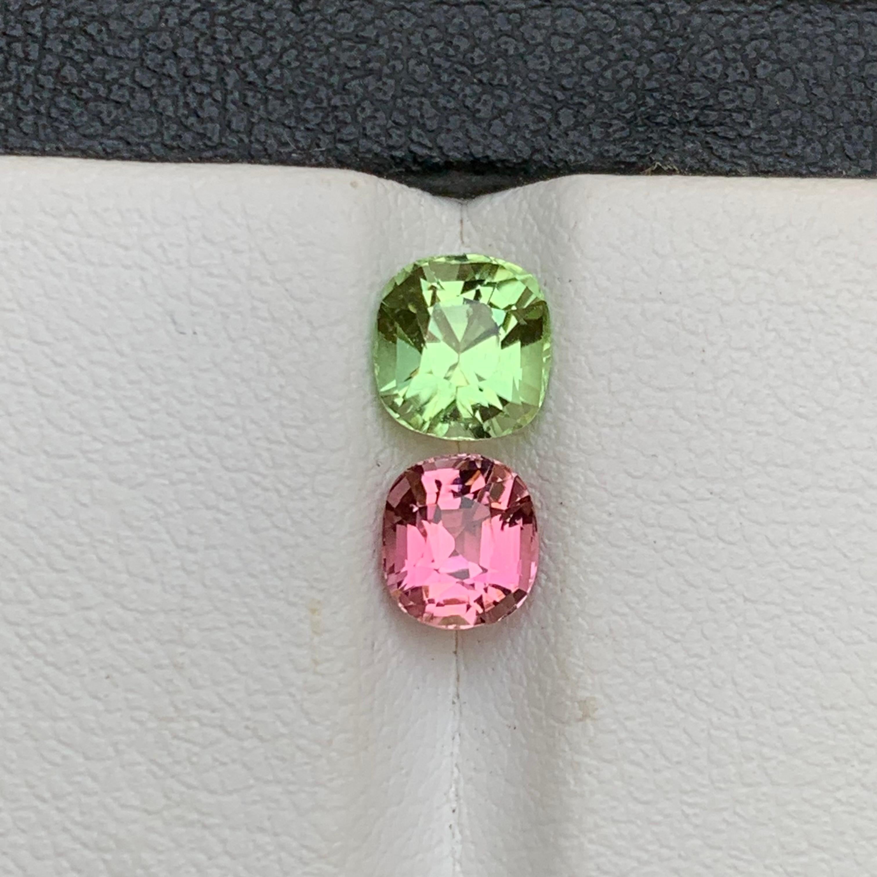 Taille coussin Pierres précieuses en tourmaline naturelle vert menthe et rose vif 2,05 ct taille coussin en vente