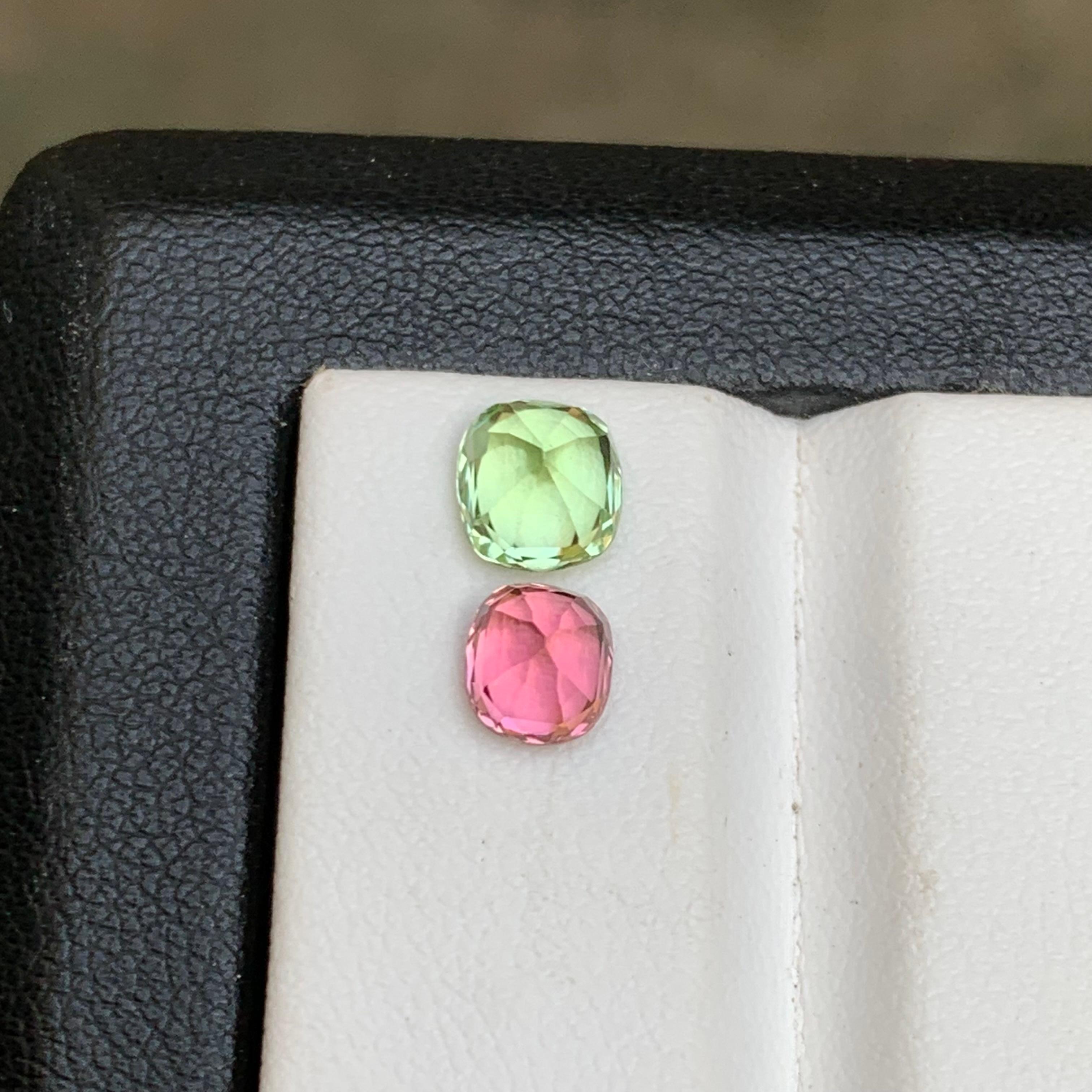 Pierres précieuses en tourmaline naturelle vert menthe et rose vif 2,05 ct taille coussin Neuf - En vente à Peshawar, PK