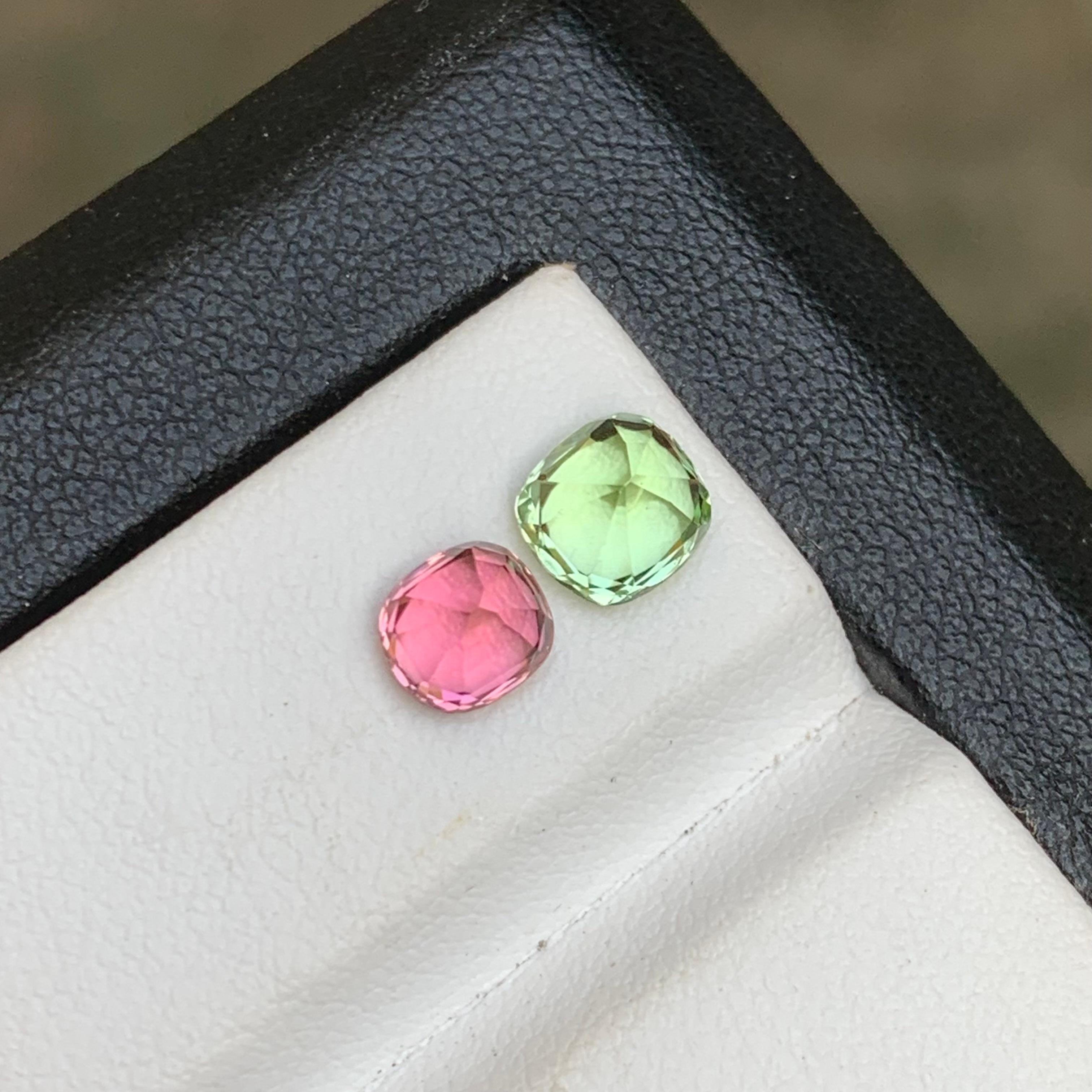 Pierres précieuses en tourmaline naturelle vert menthe et rose vif 2,05 ct taille coussin Unisexe en vente