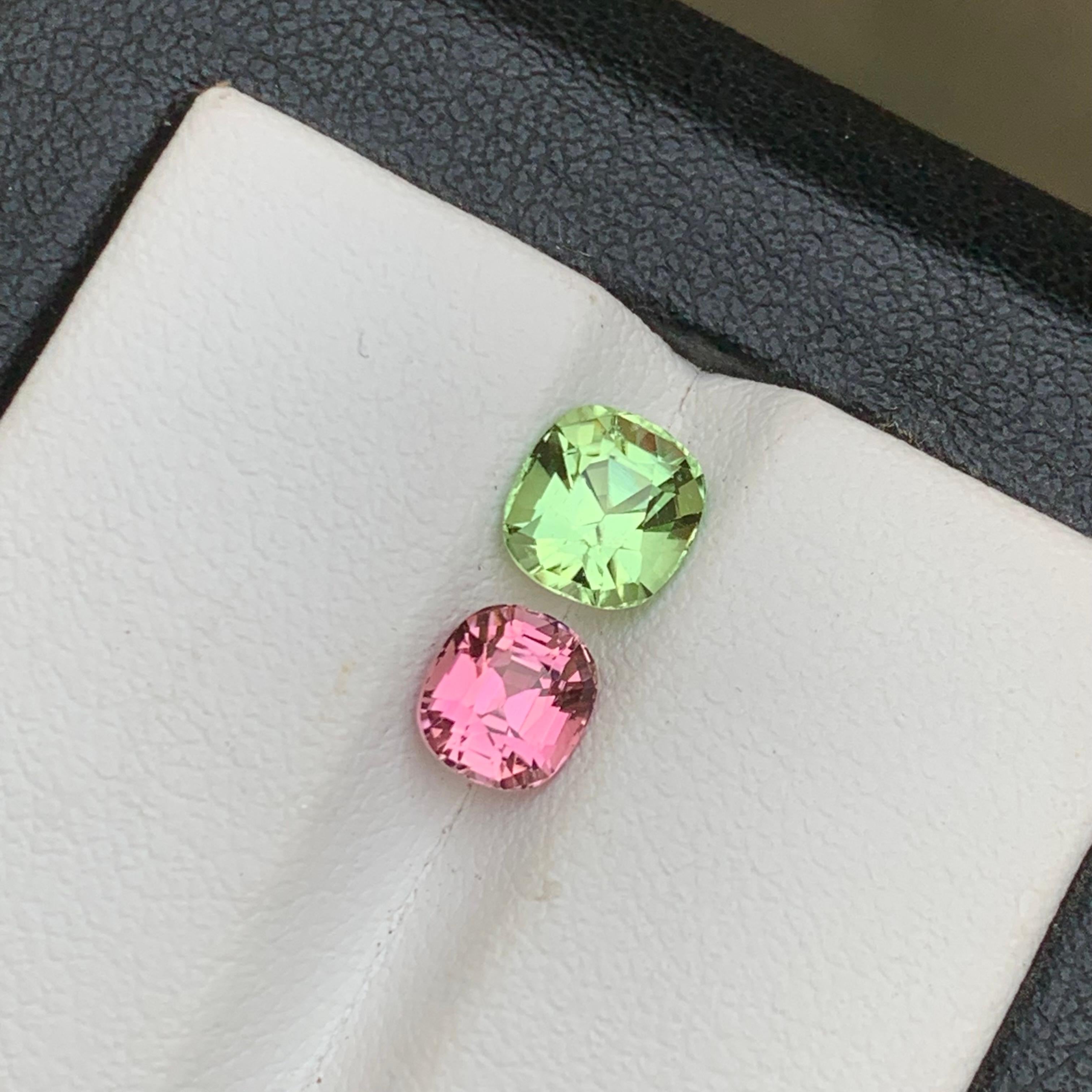 Pierres précieuses en tourmaline naturelle vert menthe et rose vif 2,05 ct taille coussin en vente 1