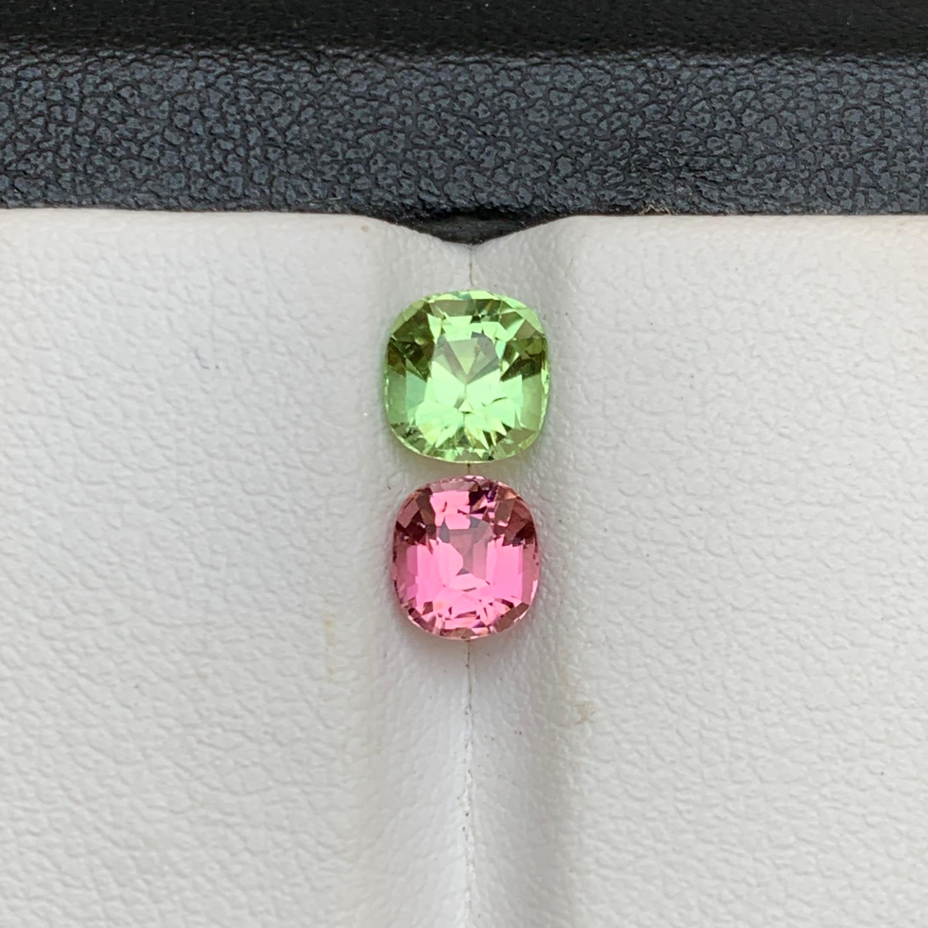 Pierres précieuses en tourmaline naturelle vert menthe et rose vif 2,05 ct taille coussin en vente 2