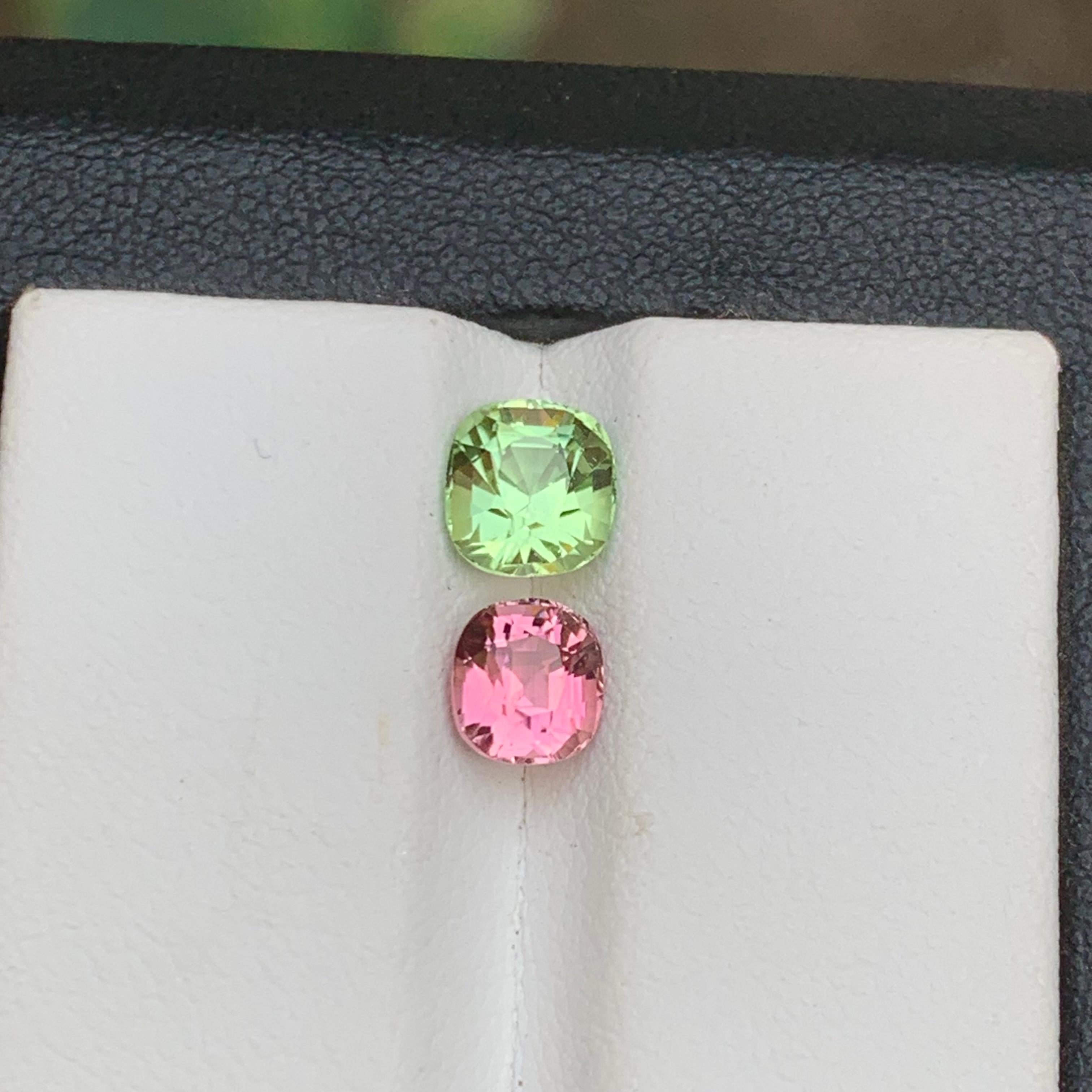 Pierres précieuses en tourmaline naturelle vert menthe et rose vif 2,05 ct taille coussin en vente 3