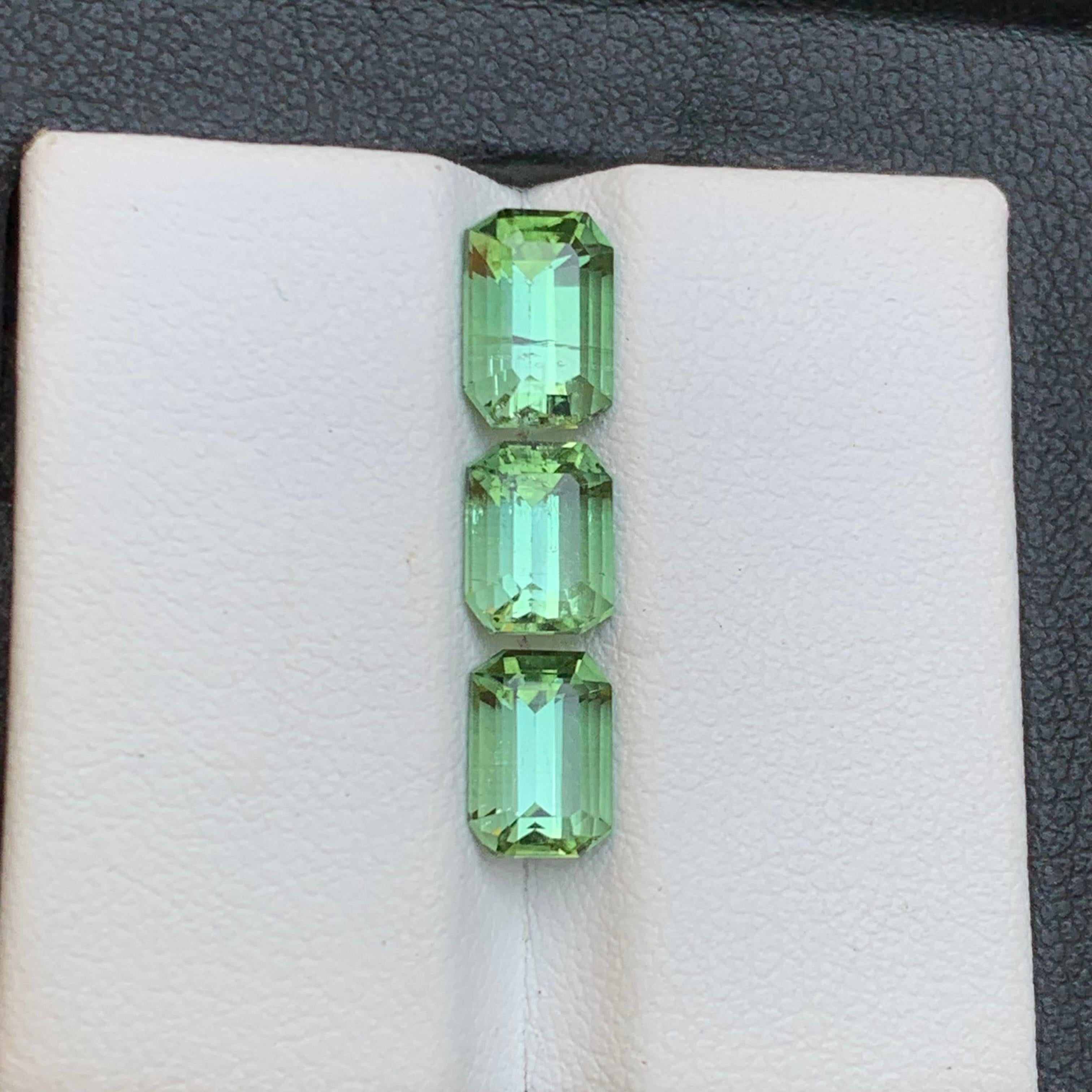 Light Minty Green Natural Tourmaline Loose Gemstones 4.35 Ct Emerald Cut-Jewelry For Sale 5