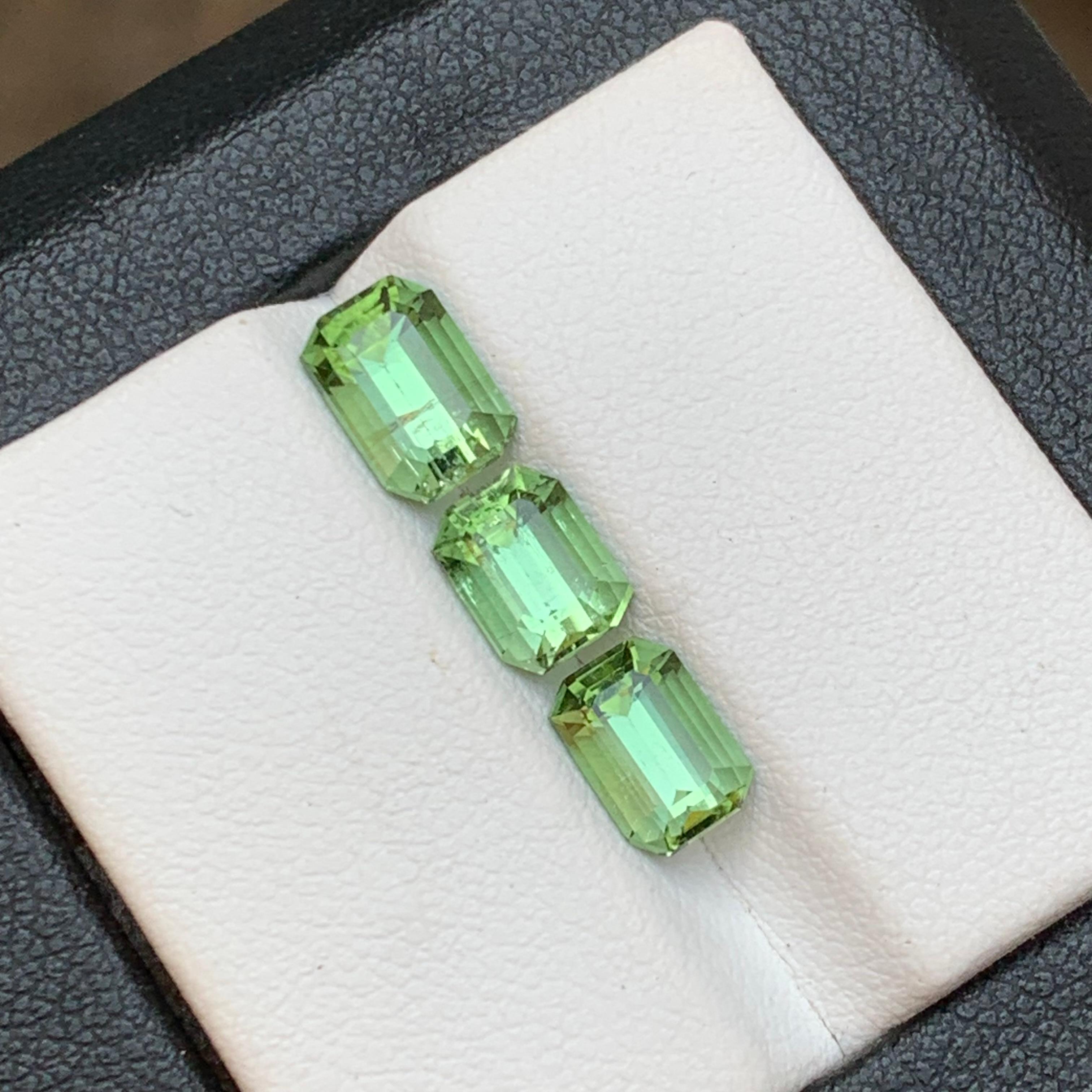 Light Minty Green Natural Tourmaline Loose Gemstones 4.35 Ct Emerald Cut-Jewelry For Sale 6