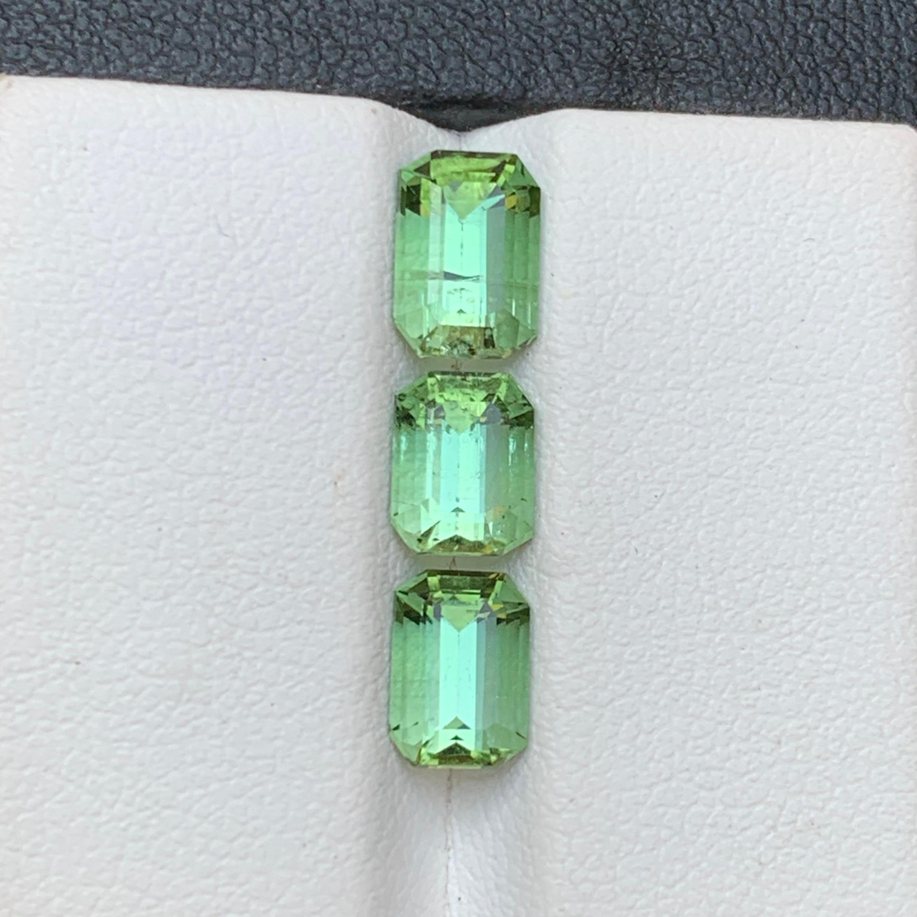 Contemporary Light Minty Green Natural Tourmaline Loose Gemstones 4.35 Ct Emerald Cut-Jewelry For Sale