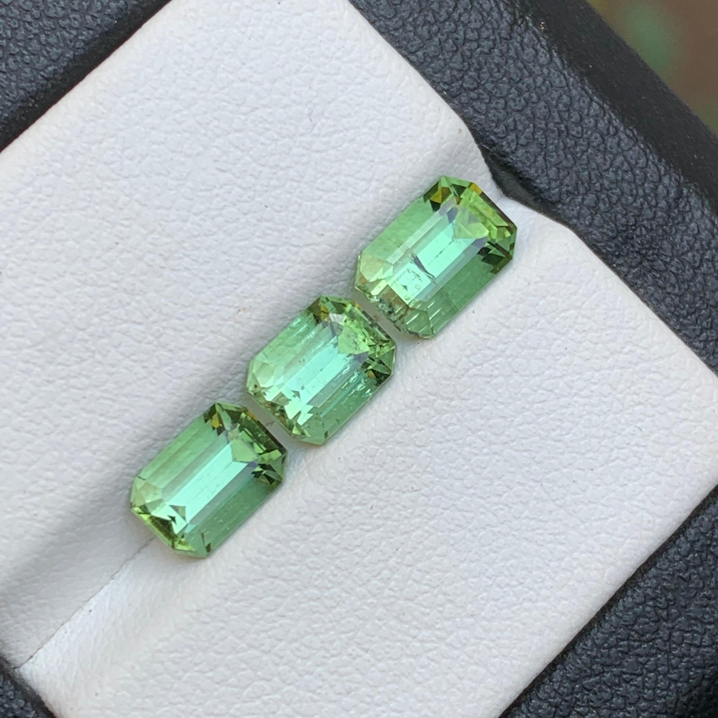 Light Minty Green Natural Tourmaline Loose Gemstones 4.35 Ct Emerald Cut-Jewelry In New Condition For Sale In Peshawar, PK