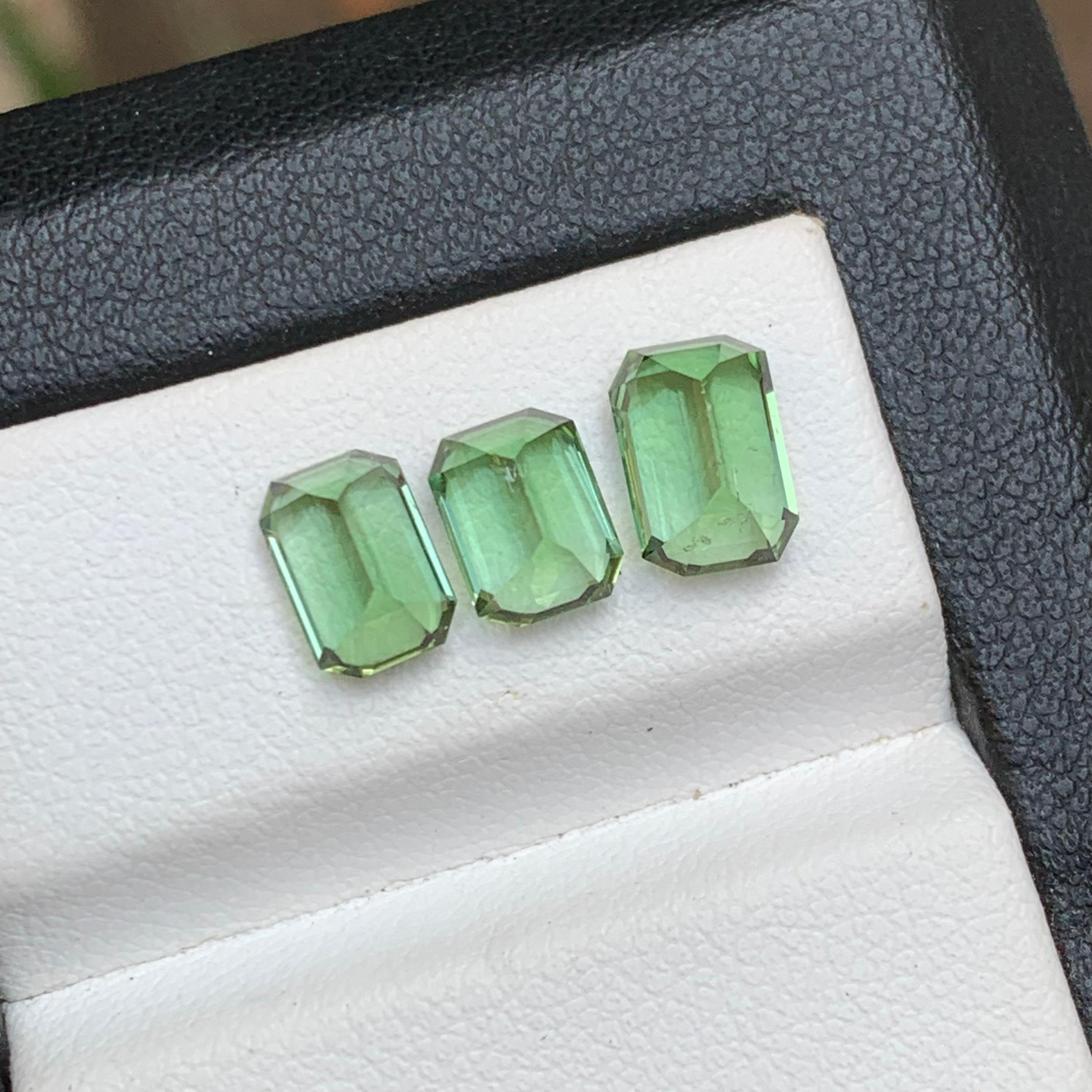 Women's or Men's Light Minty Green Natural Tourmaline Loose Gemstones 4.35 Ct Emerald Cut-Jewelry For Sale