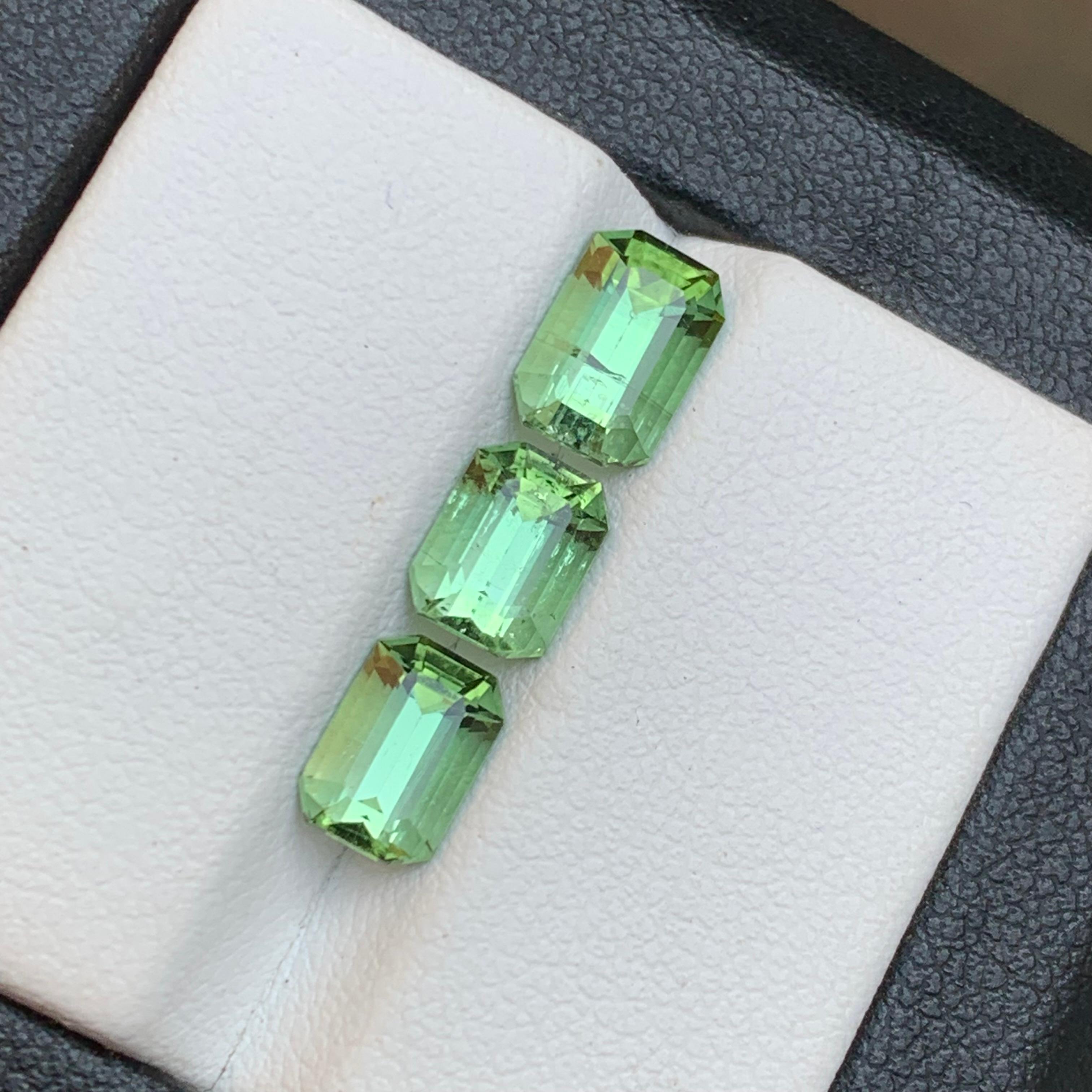Light Minty Green Natural Tourmaline Loose Gemstones 4.35 Ct Emerald Cut-Jewelry For Sale 1