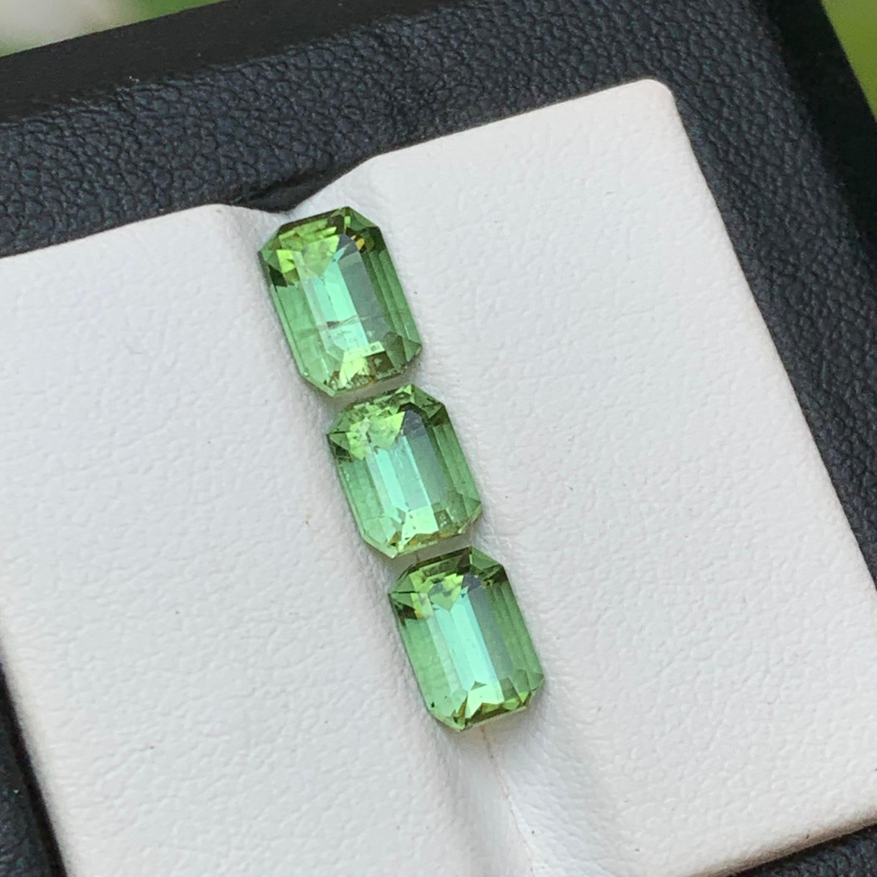 Light Minty Green Natural Tourmaline Loose Gemstones 4.35 Ct Emerald Cut-Jewelry For Sale 2