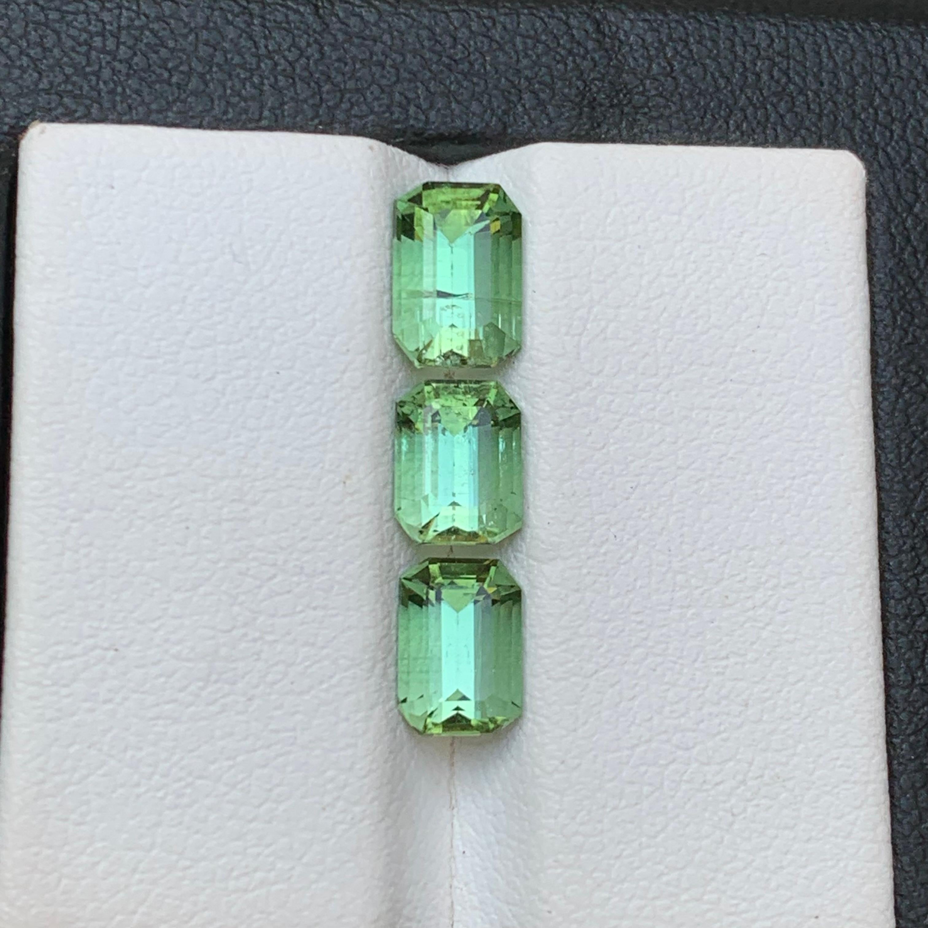 Light Minty Green Natural Tourmaline Loose Gemstones 4.35 Ct Emerald Cut-Jewelry For Sale 3