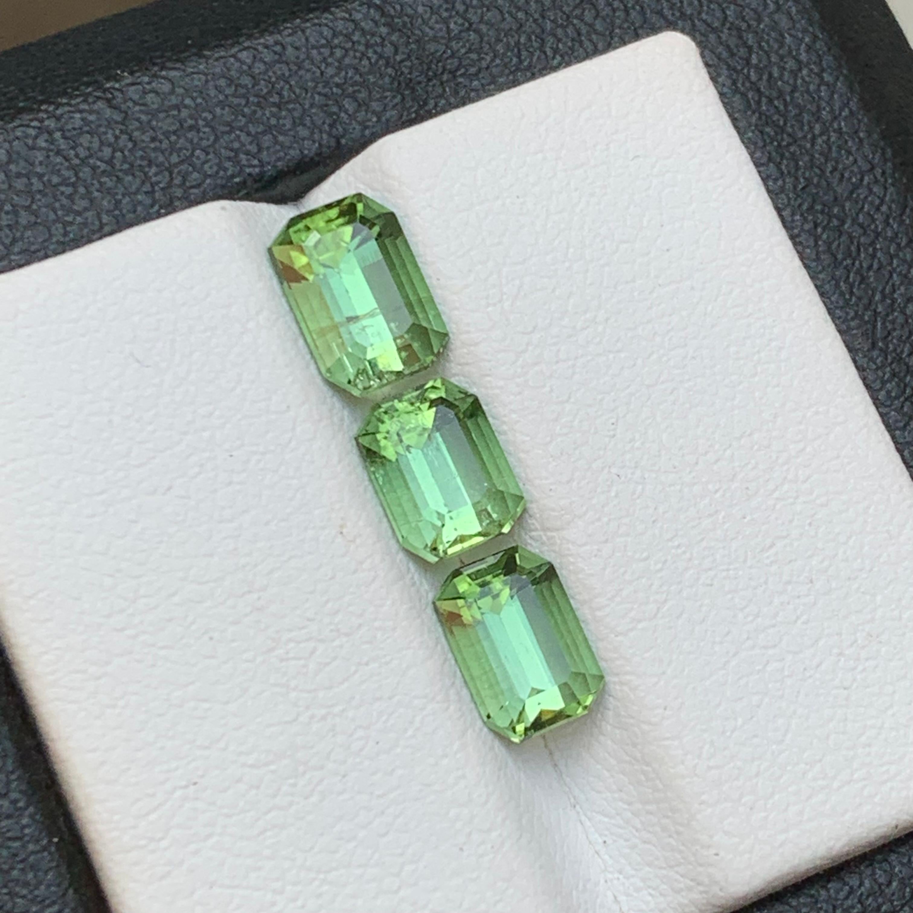 Light Minty Green Natural Tourmaline Loose Gemstones 4.35 Ct Emerald Cut-Jewelry For Sale 4