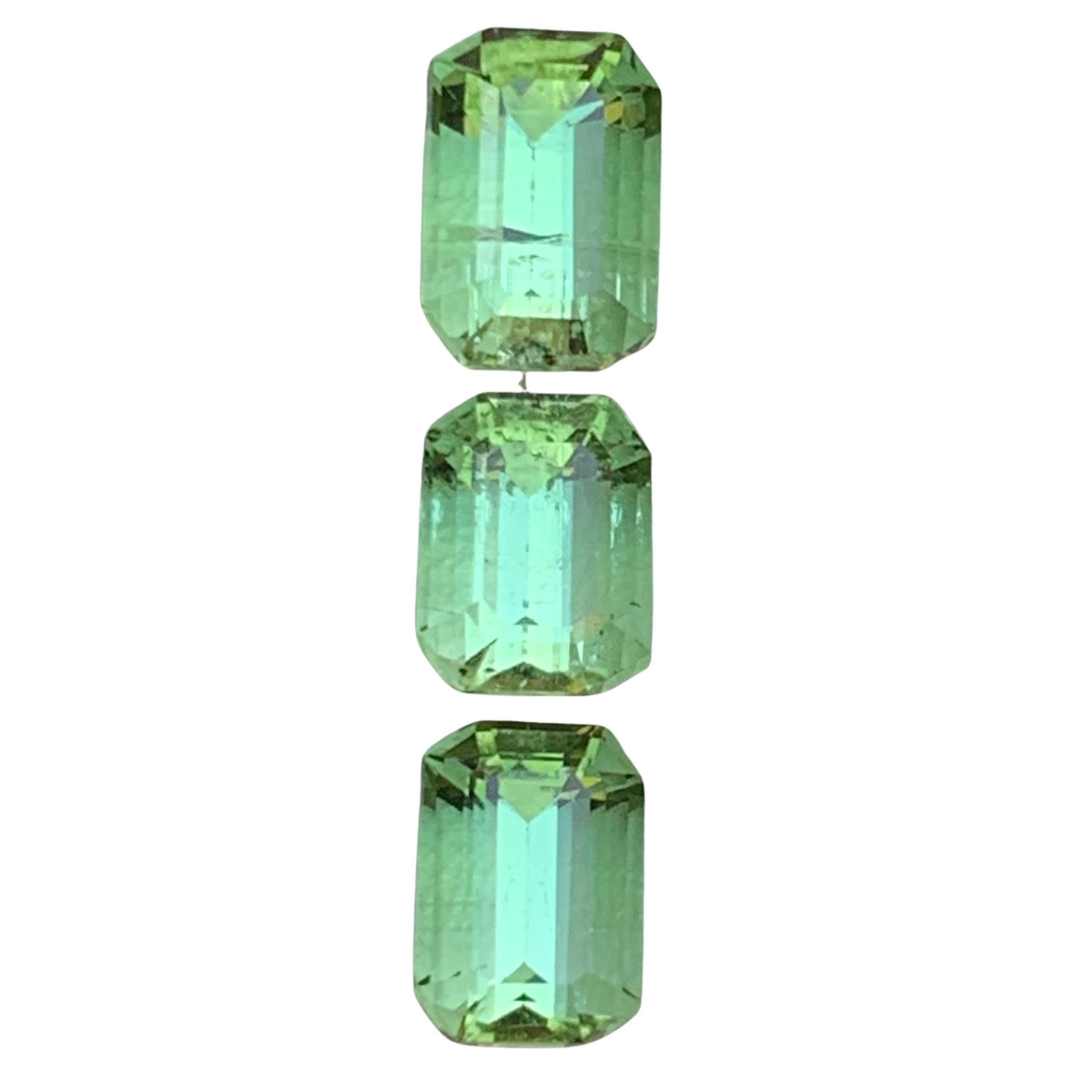Light Minty Green Natural Tourmaline Loose Gemstones 4.35 Ct Emerald Cut-Jewelry For Sale