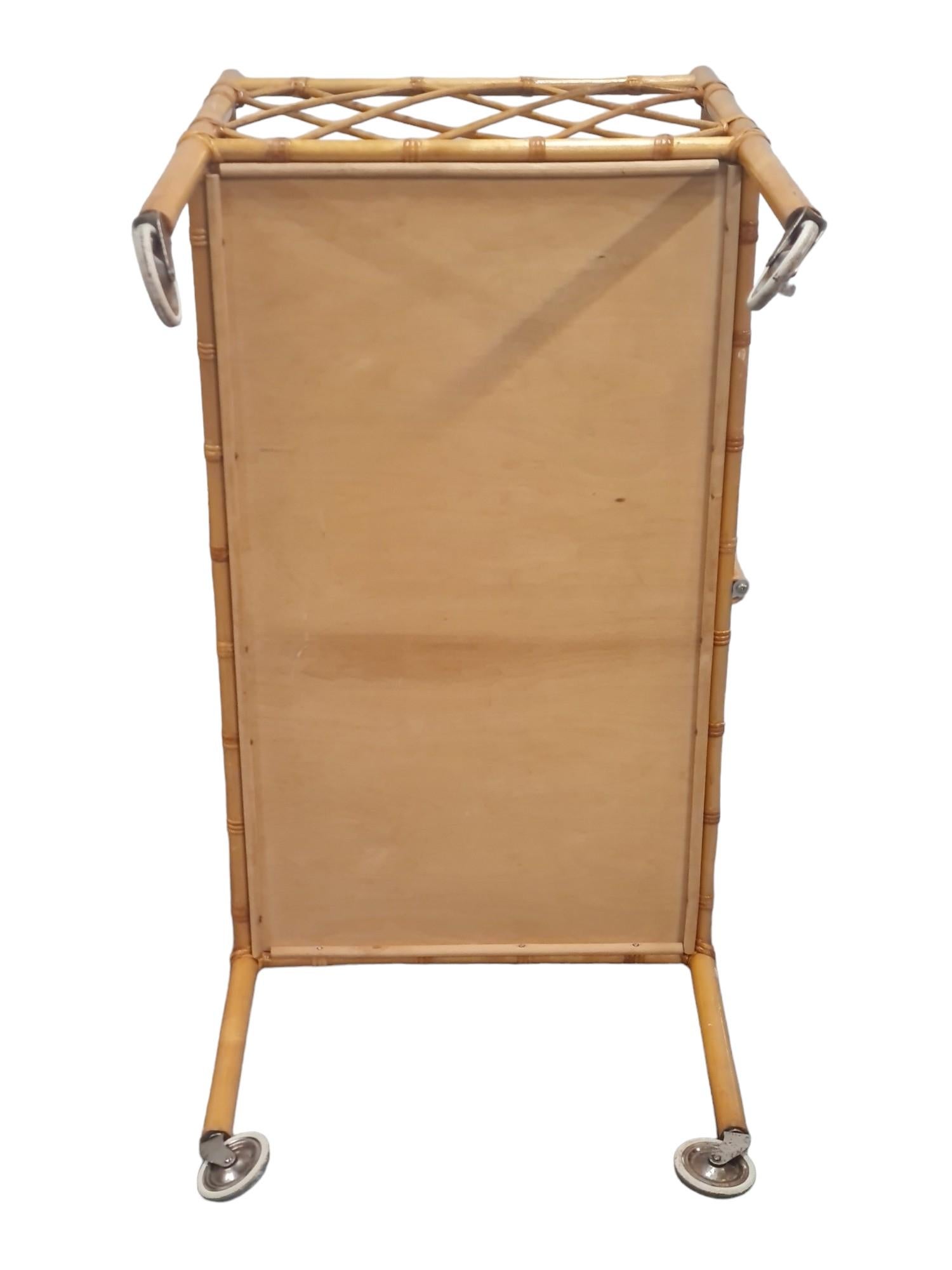 Cama / Cuna Finlandesa Vintage Móvil Ligera de Caña y Mimbre, Años 60 en Bueno estado para la venta en Helsinki, FI