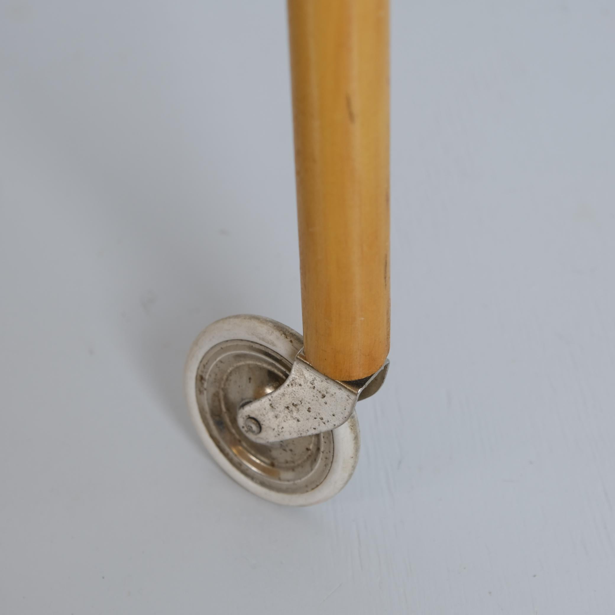Lettino per bambini finlandese d'epoca in canna e rattan, 1960 in vendita 1