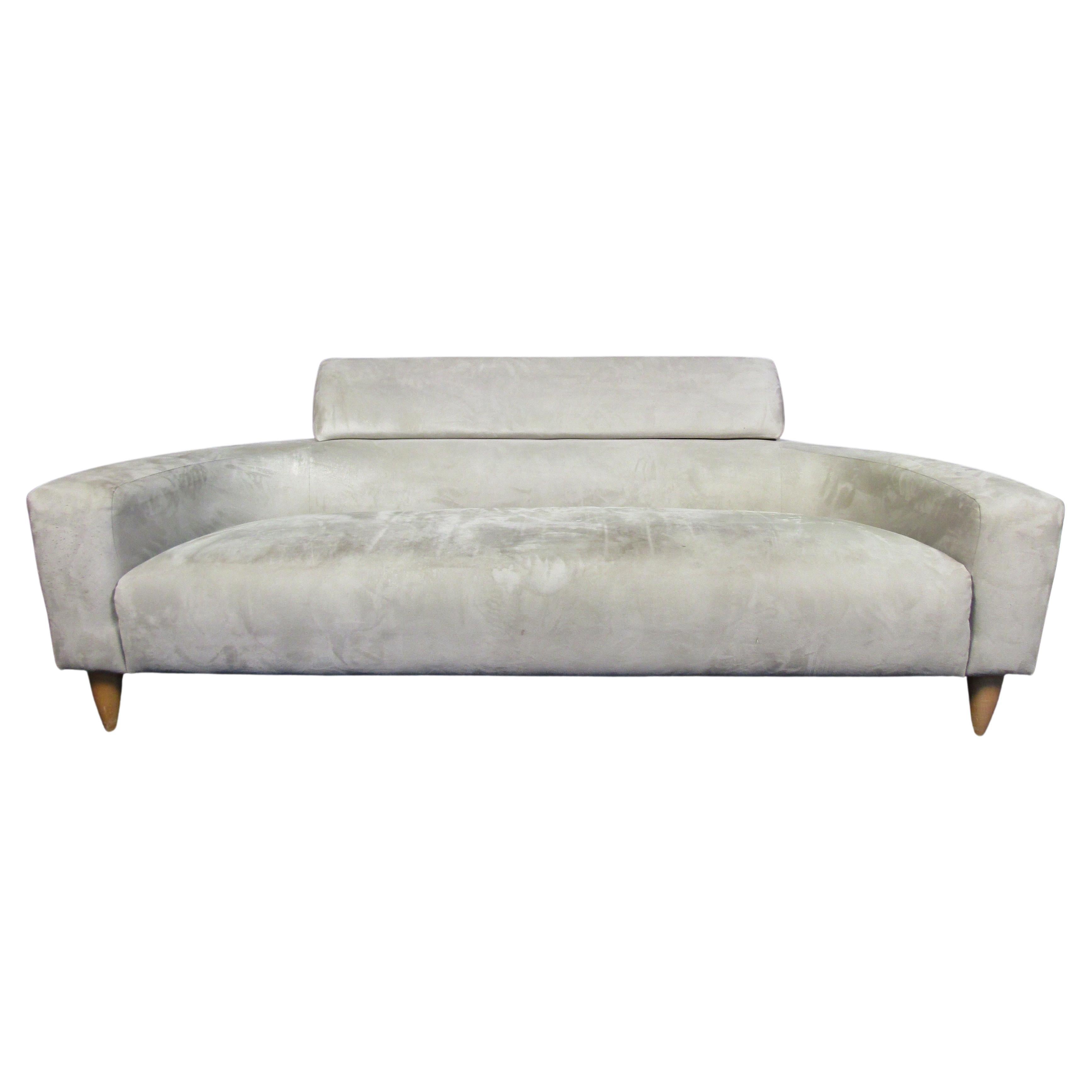 Sofa im hellen, modernen Stil