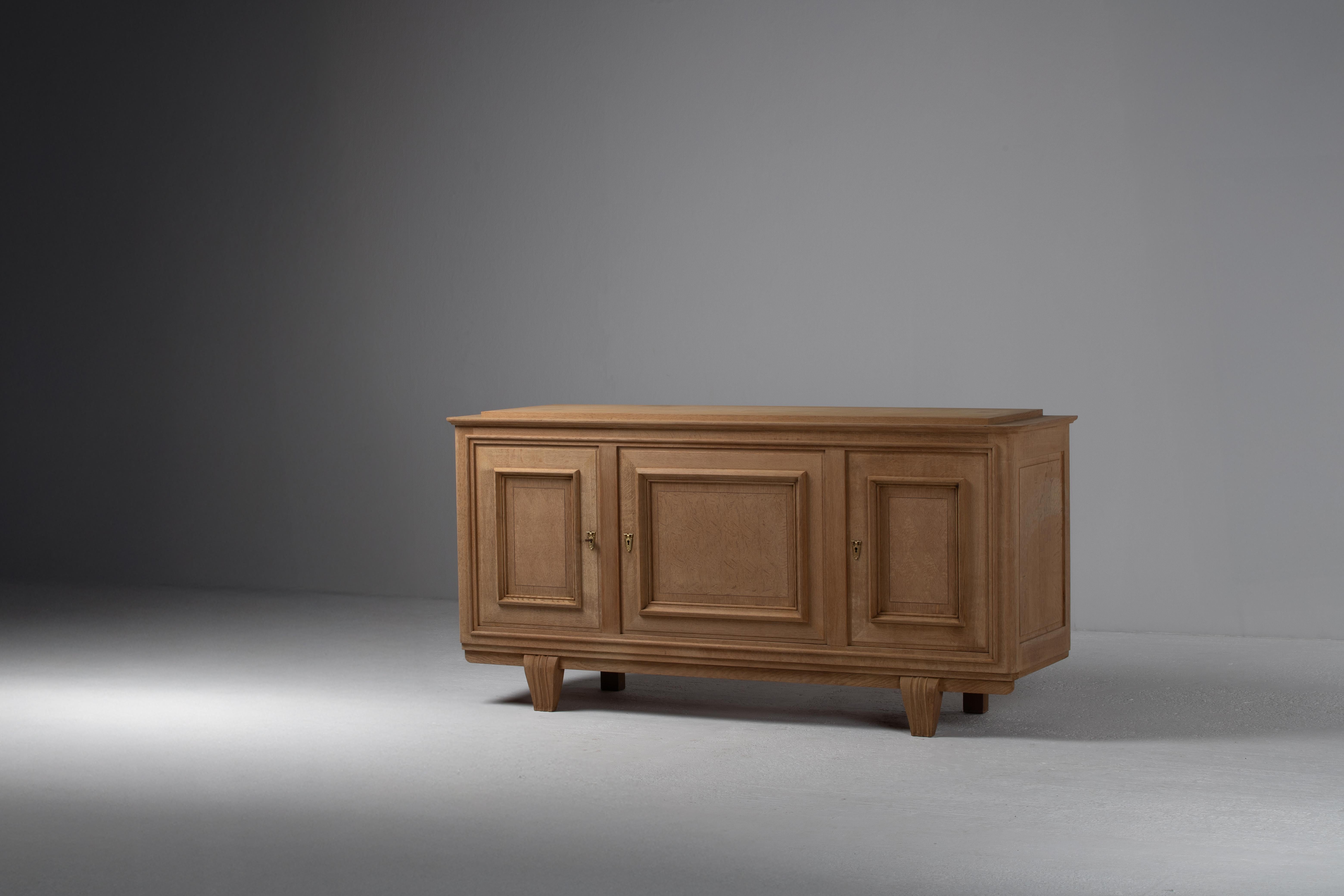Light Oak Buffet, France, 1950s (Moderne der Mitte des Jahrhunderts) im Angebot