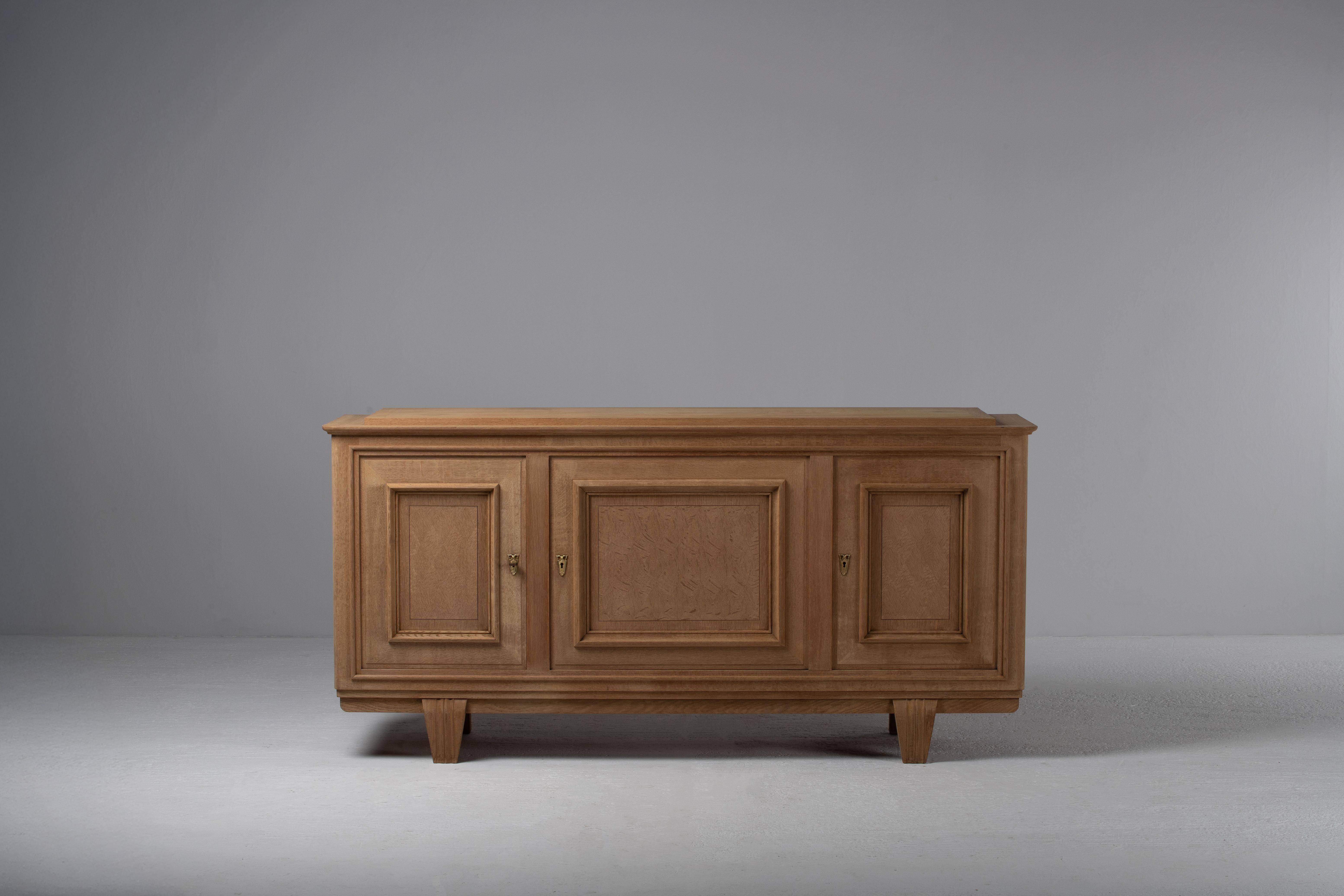 Light Oak Buffet, France, 1950s (Mitte des 20. Jahrhunderts) im Angebot