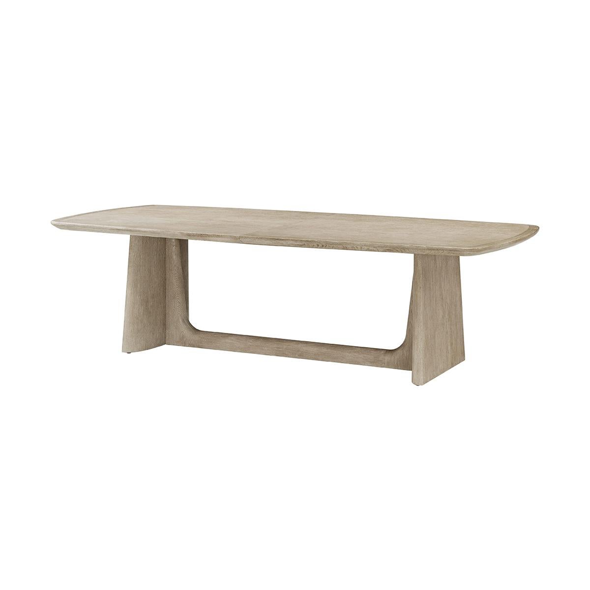 Esta mesa combina una elegante modernidad con una elegancia atemporal, lo que la convierte en un complemento perfecto para cualquier hogar contemporáneo. Con capacidad para 8 a 12 personas. La mesa presenta un diseño extensible, que permite