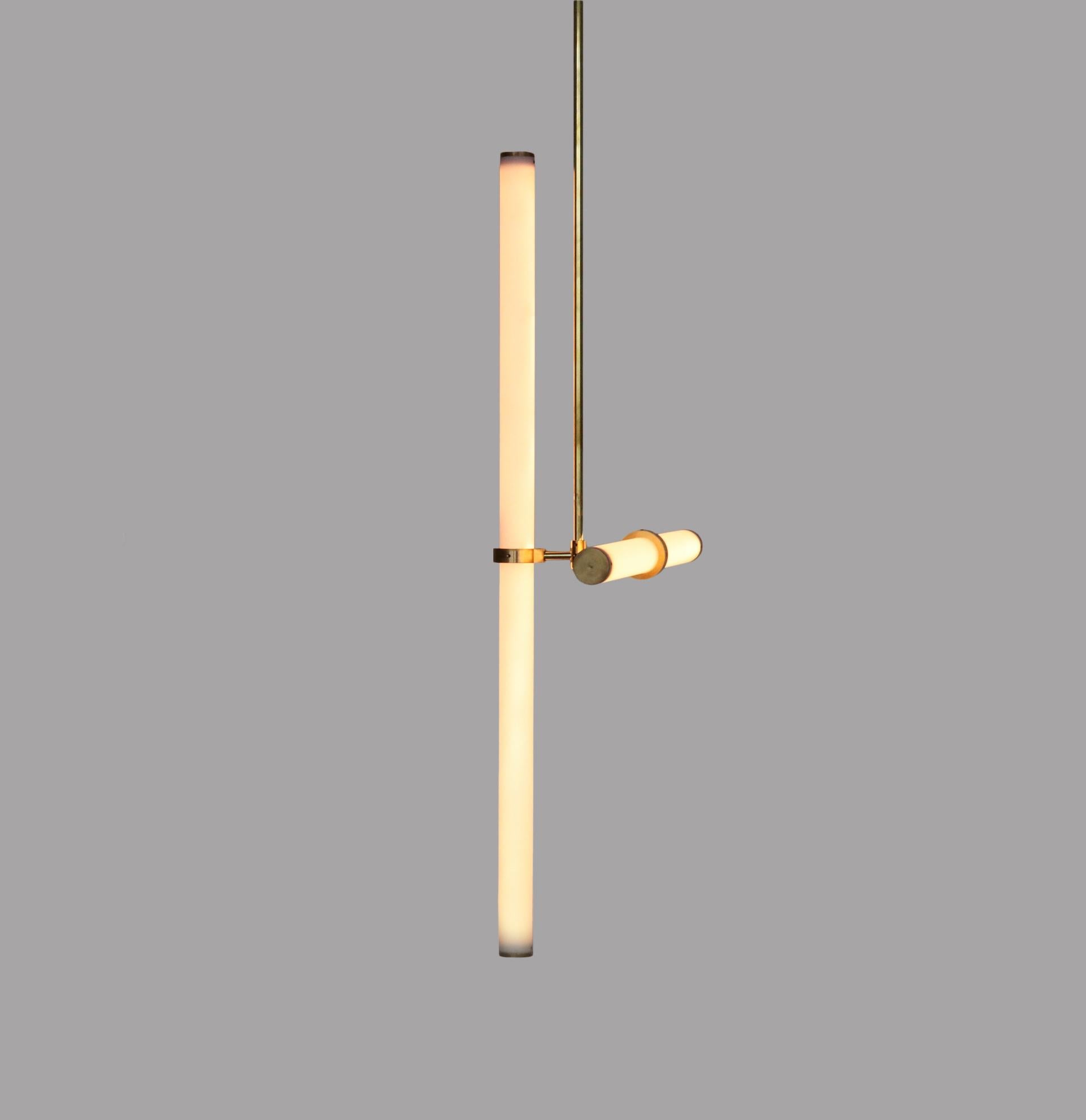 Objet de lumière suspendue.
Belle avec une présence claire, un objet léger qui peut s'intégrer dans de nombreuses...
dans des résidences, des restaurants ou des hôtels.

Délai de livraison : 8 semaines
Dimensions : 120 cm x 40 cm (hauteur sur
