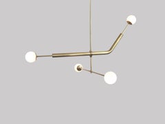 Objeto luminoso 020.2 Colgante de 4 luces en latón de Naama Hofman
