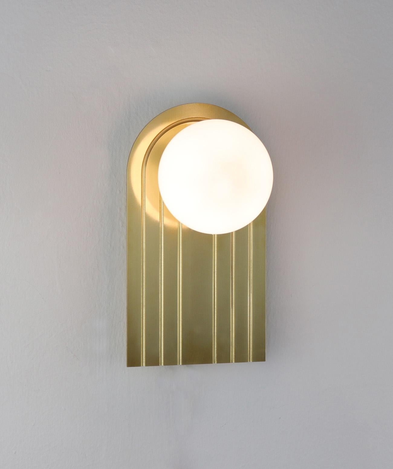 Light object 021 by Naama Hofman
Materials: Brass palette, glass ball, LED light bulb
Dimensions: 13.1 x 23.8 cm
Brass palette thickness 0.4 cm
Distance from wall 3.2 cm
Number of light balls 1
Brass pipe diameter 1 cm & 3.6 cm
Canopy