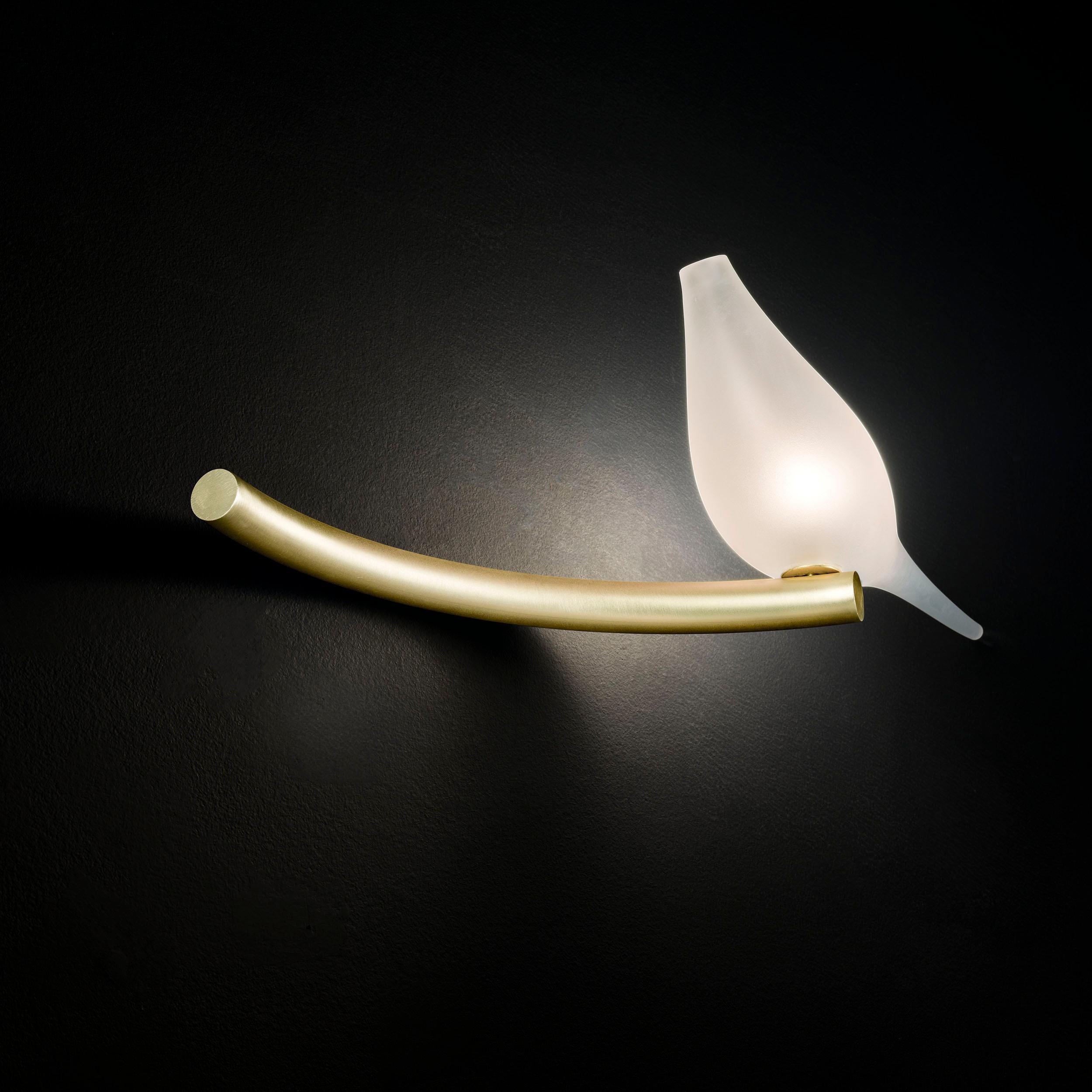 Lámpara Multiforme para Cosulich Lámpara italiana de cristal esmerilado orgánico con forma de pájaro en oro satinado en Nuevo estado para la venta en New York, NY