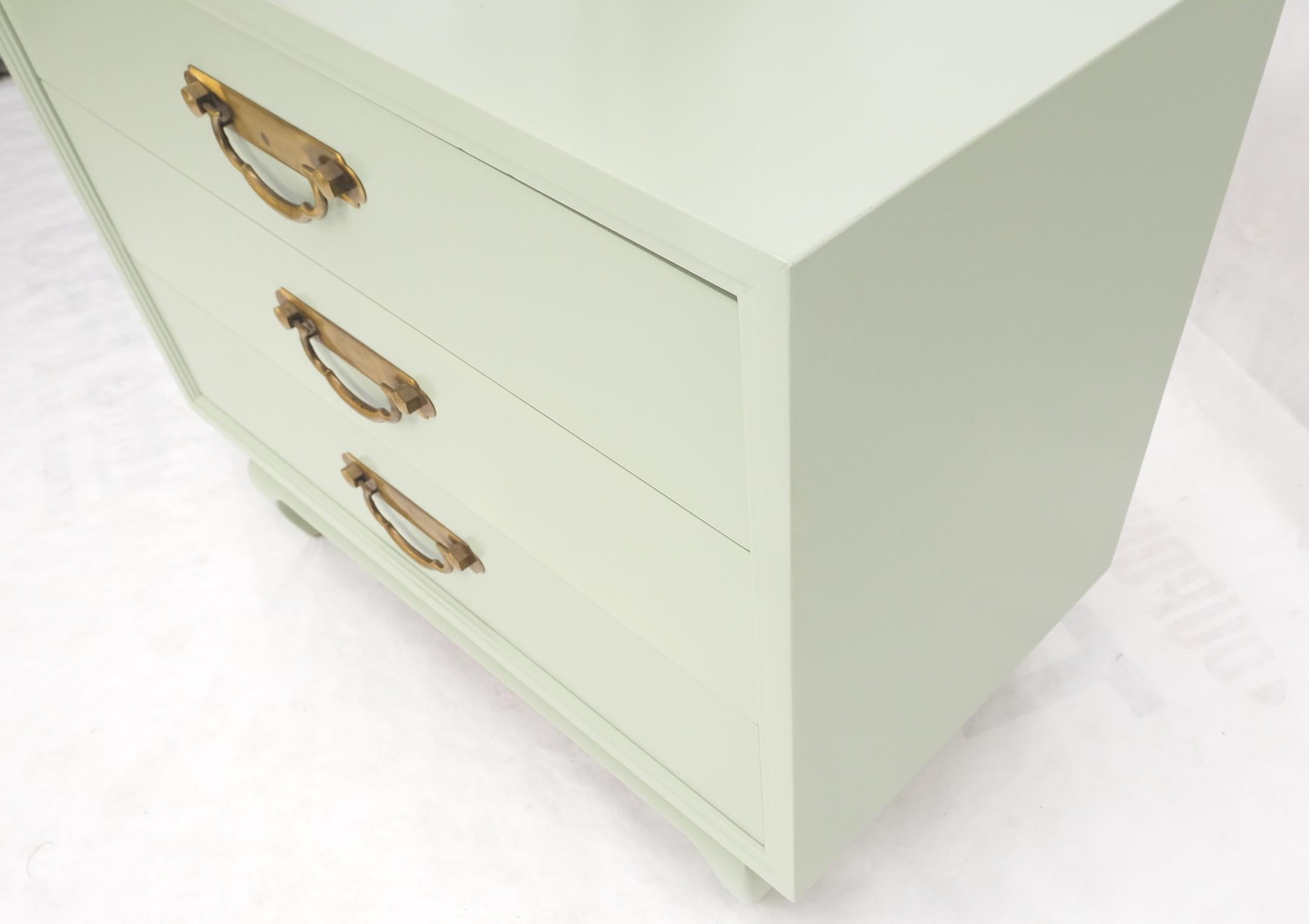 Light Olive Lacquer Oriental Base Legs 3 Drawer Accent Dresser Bachelor Chest For Sale 2