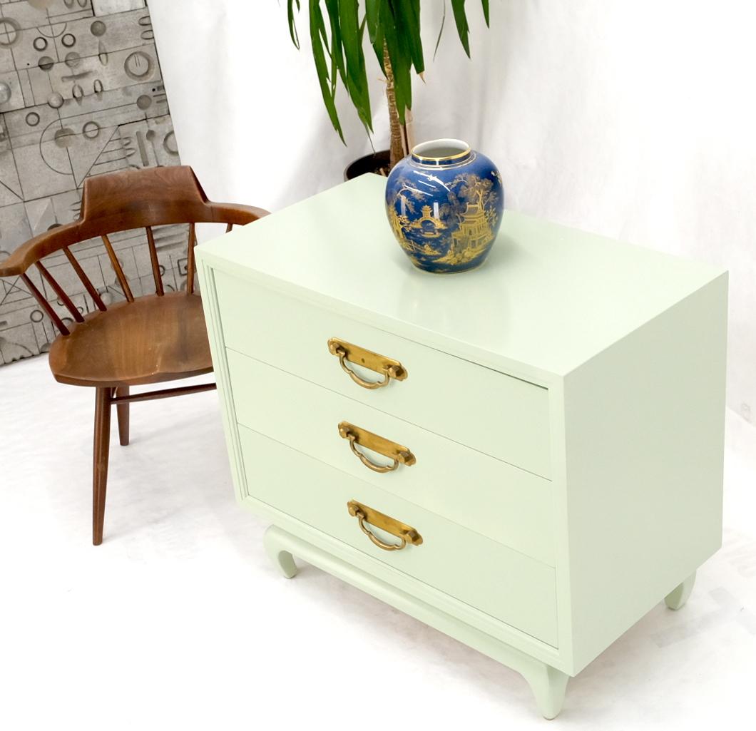 Light Olive Lacquer Oriental Base Legs 3 Drawer Accent Dresser Bachelor Chest For Sale 4