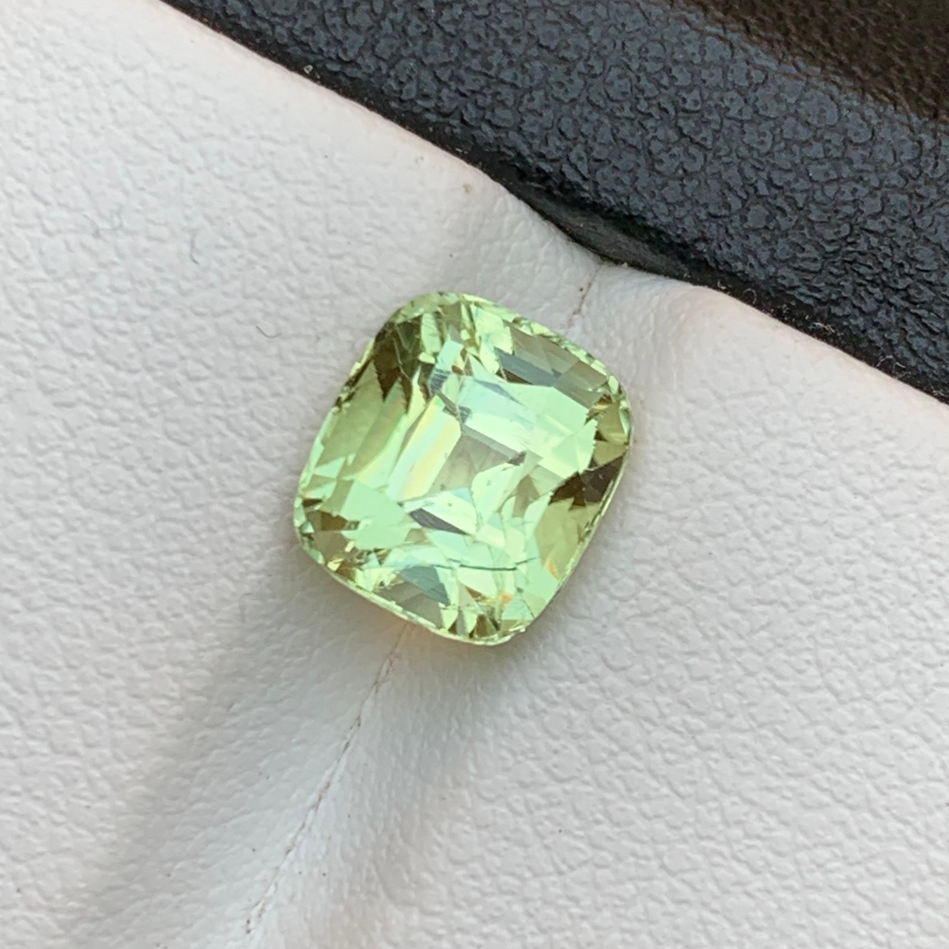 Light Pale Green Natural Tourmaline Ring Loose Gemstone 3 Ct Cushion Cut Jewelry For Sale 5