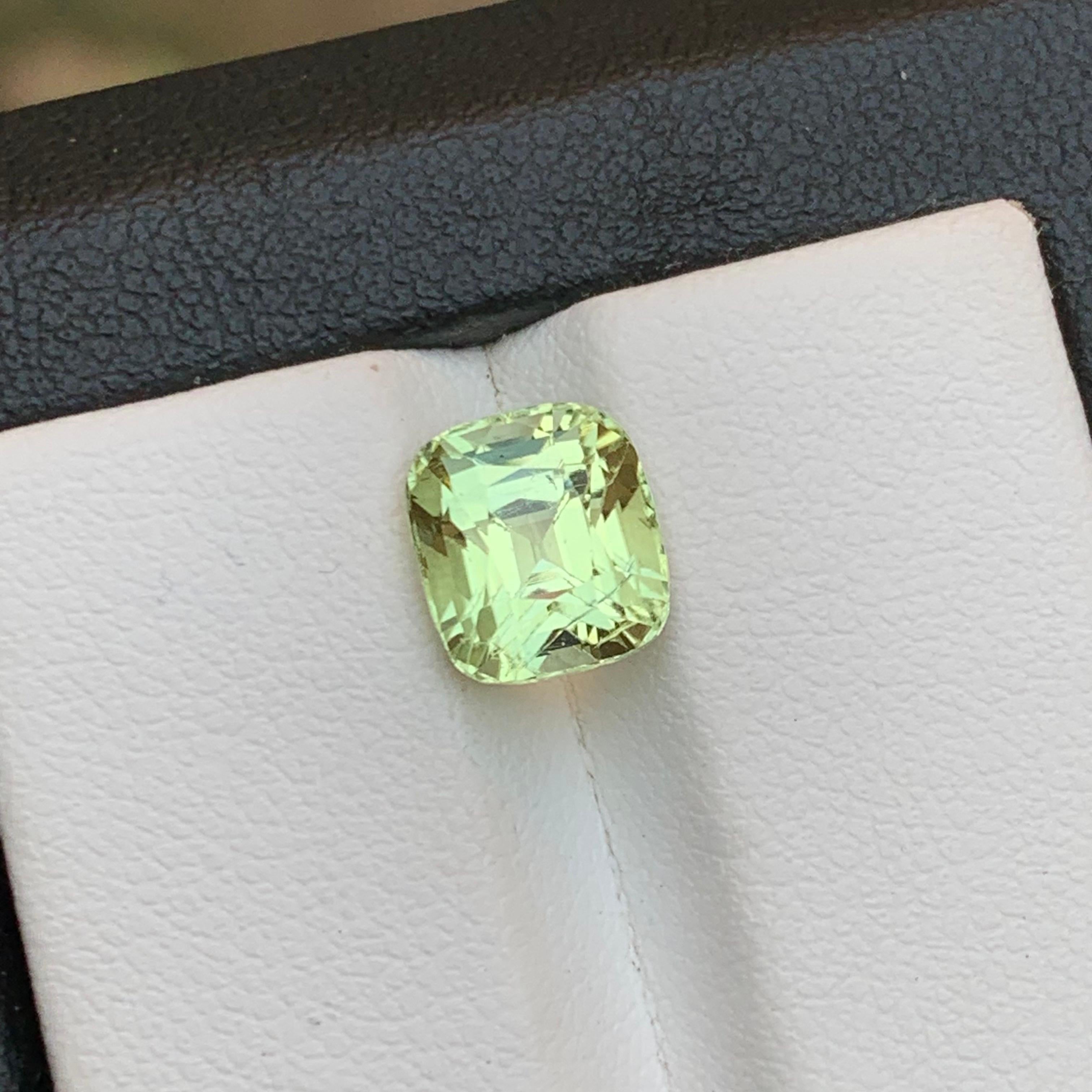 Contemporary Light Pale Green Natural Tourmaline Ring Loose Gemstone 3 Ct Cushion Cut Jewelry For Sale