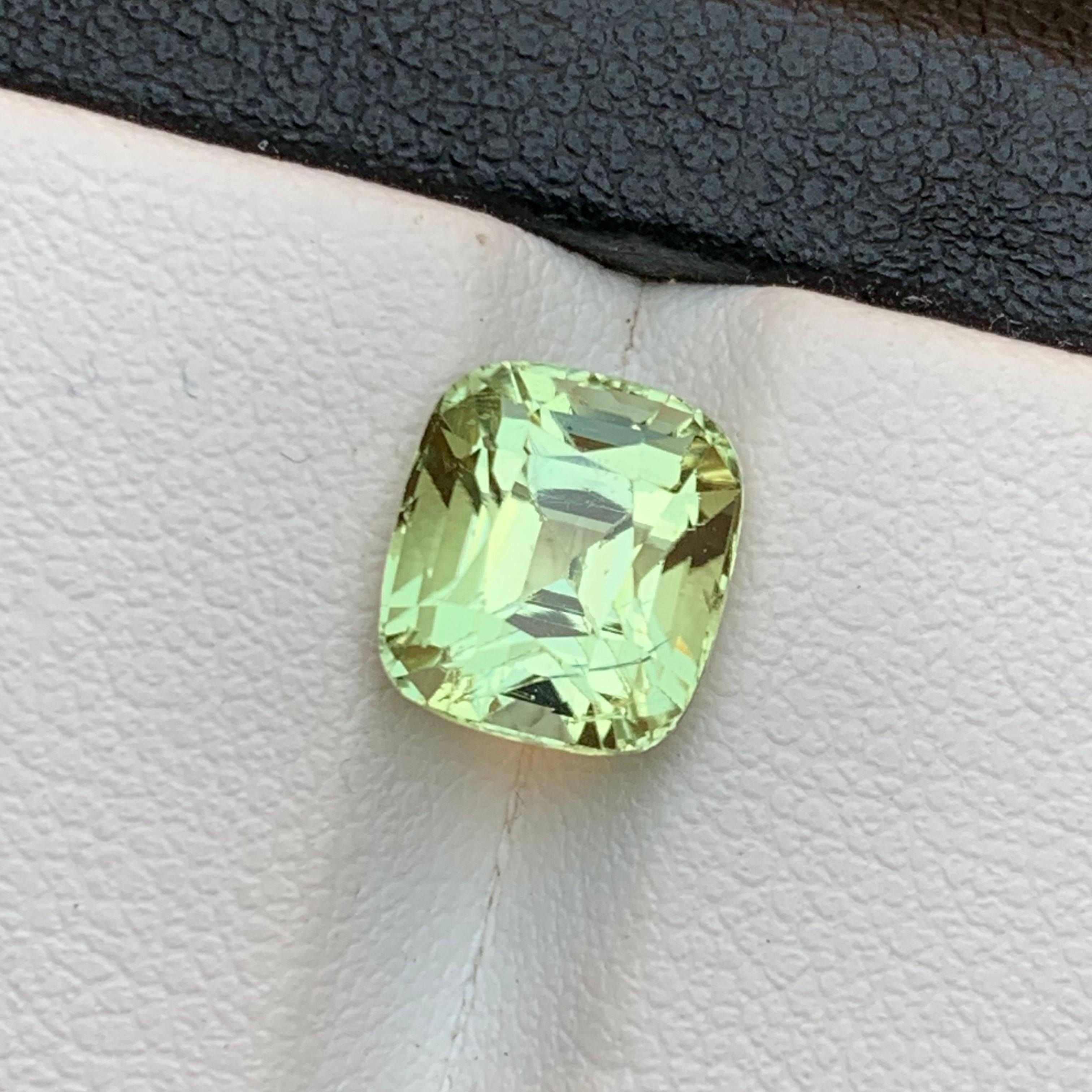 Light Pale Green Natural Tourmaline Ring Loose Gemstone 3 Ct Cushion Cut Jewelry In New Condition For Sale In Peshawar, PK