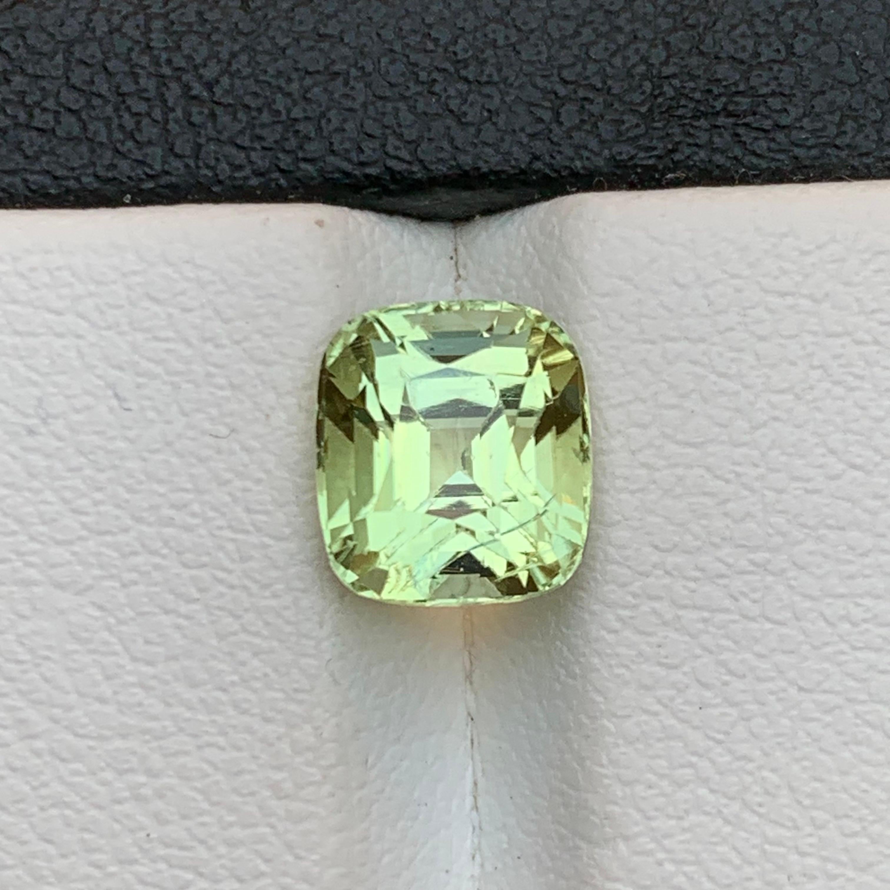 Light Pale Green Natural Tourmaline Ring Loose Gemstone 3 Ct Cushion Cut Jewelry For Sale 1