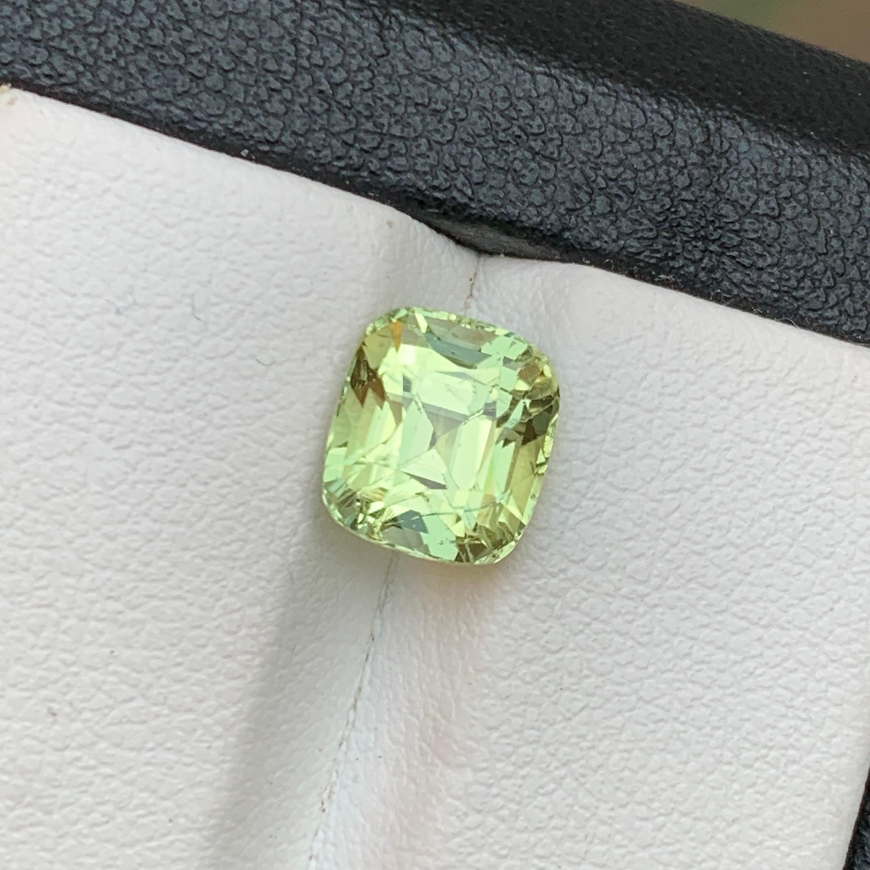 Light Pale Green Natural Tourmaline Ring Loose Gemstone 3 Ct Cushion Cut Jewelry For Sale 2