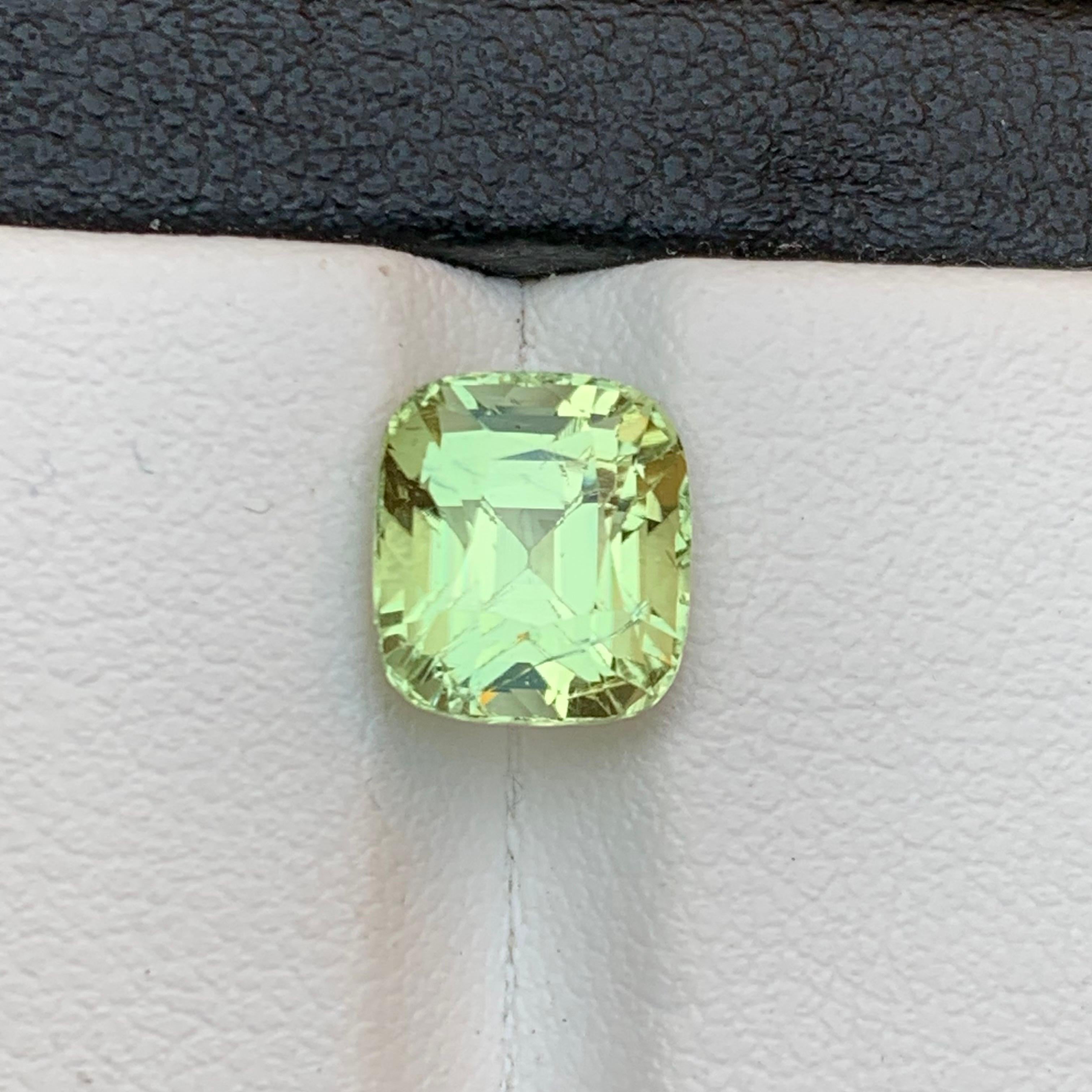 Light Pale Green Natural Tourmaline Ring Loose Gemstone 3 Ct Cushion Cut Jewelry For Sale 3