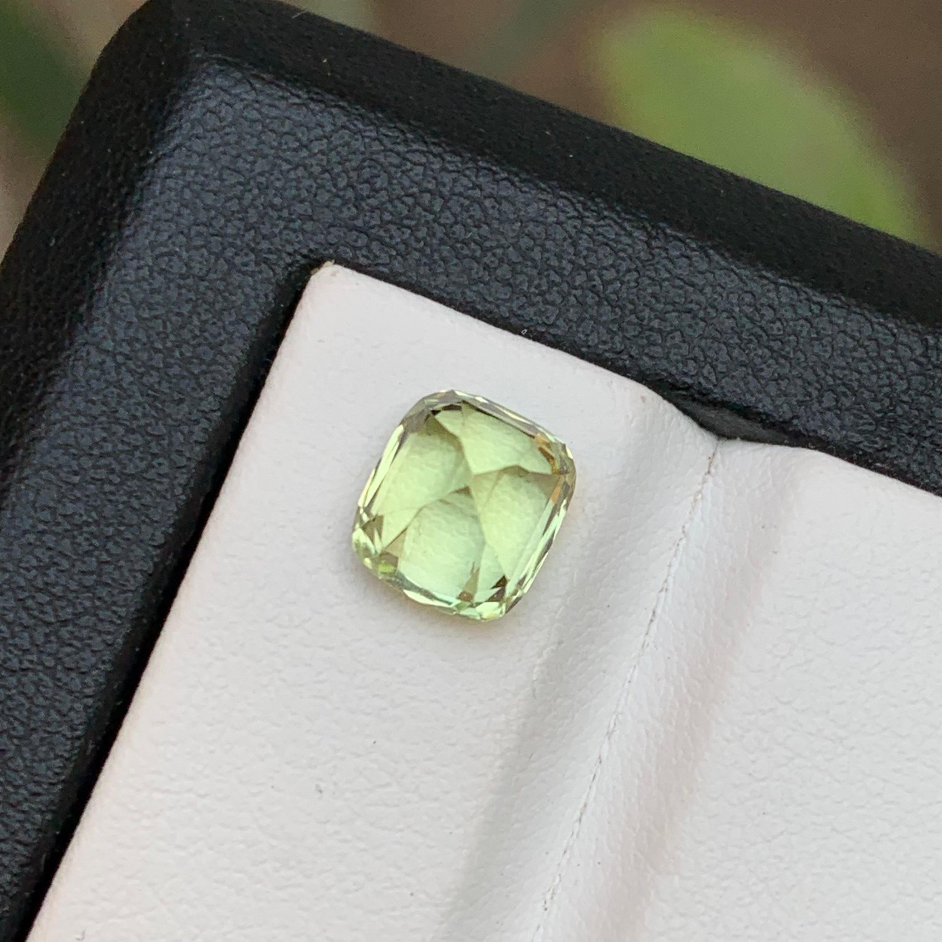 Light Pale Green Natural Tourmaline Ring Loose Gemstone 3 Ct Cushion Cut Jewelry For Sale 4
