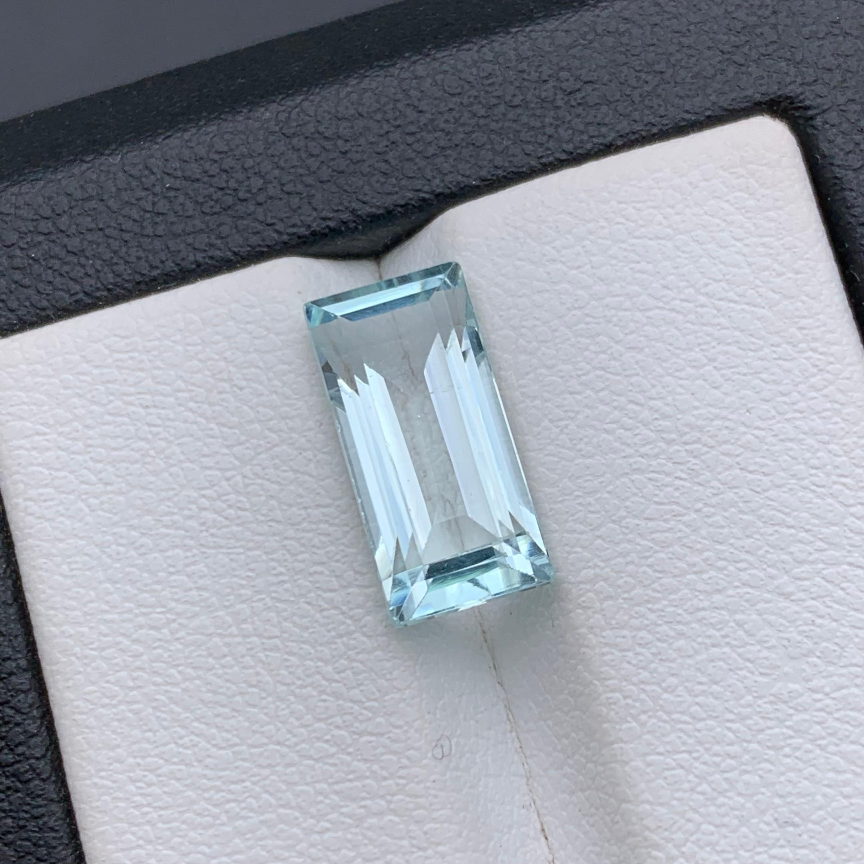 Light Pale Sky Blue Natural Aquamarine Ring Loose Gemstone 4.55 Ct Baguette Cut For Sale 6