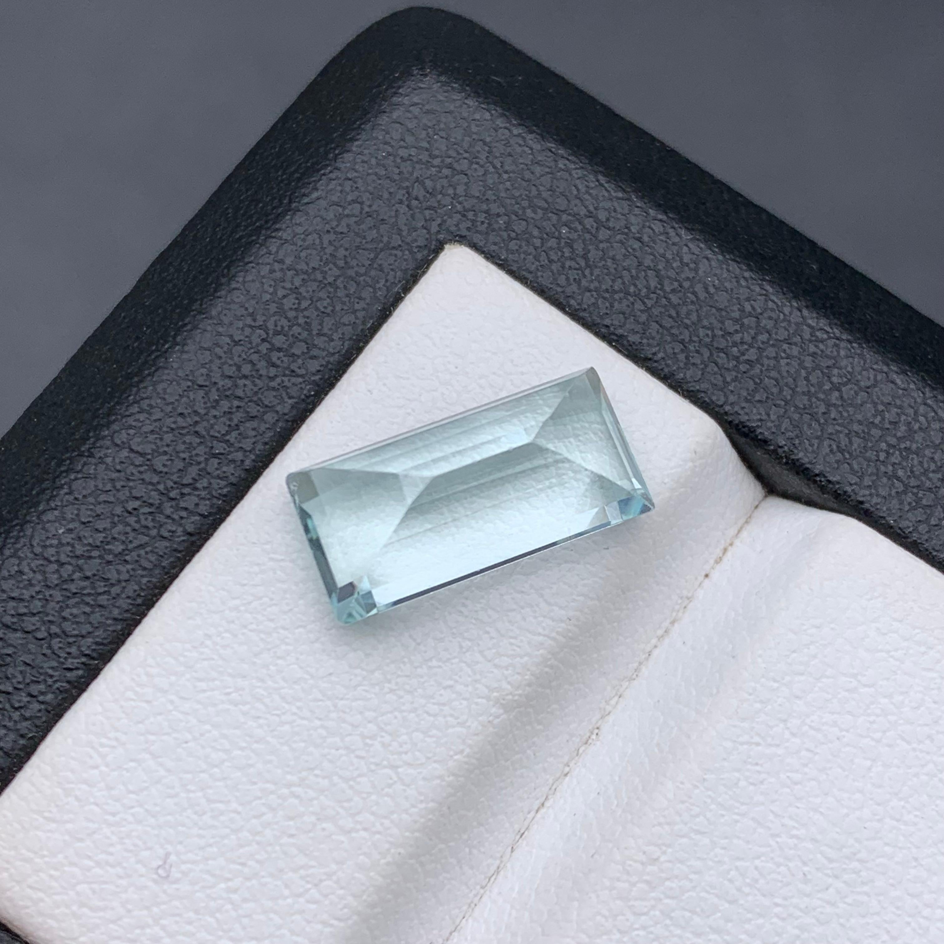 Light Pale Sky Blue Natural Aquamarine Ring Loose Gemstone 4.55 Ct Baguette Cut In New Condition For Sale In Peshawar, PK