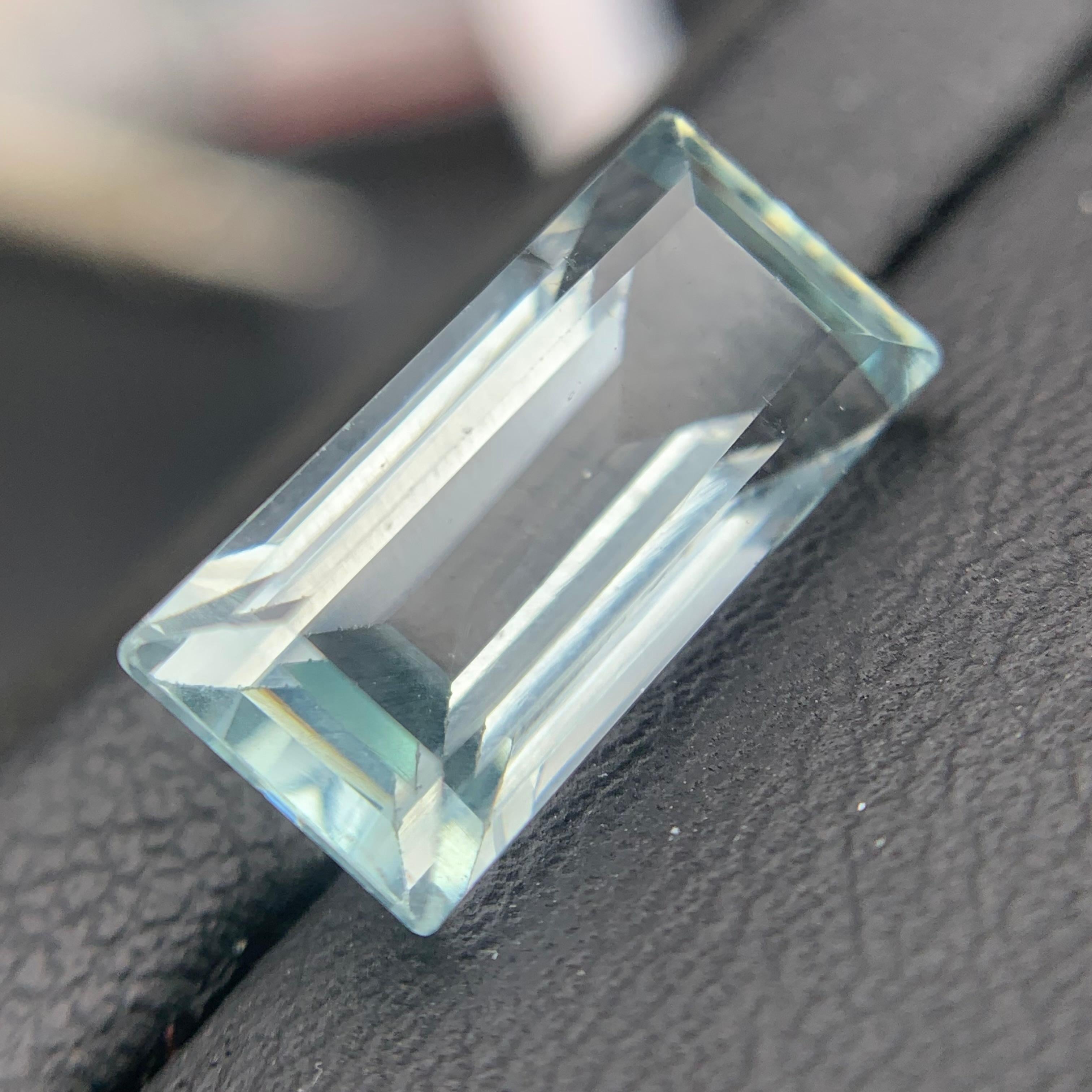 Light Pale Sky Blue Natural Aquamarine Ring Loose Gemstone 4.55 Ct Baguette Cut For Sale 1