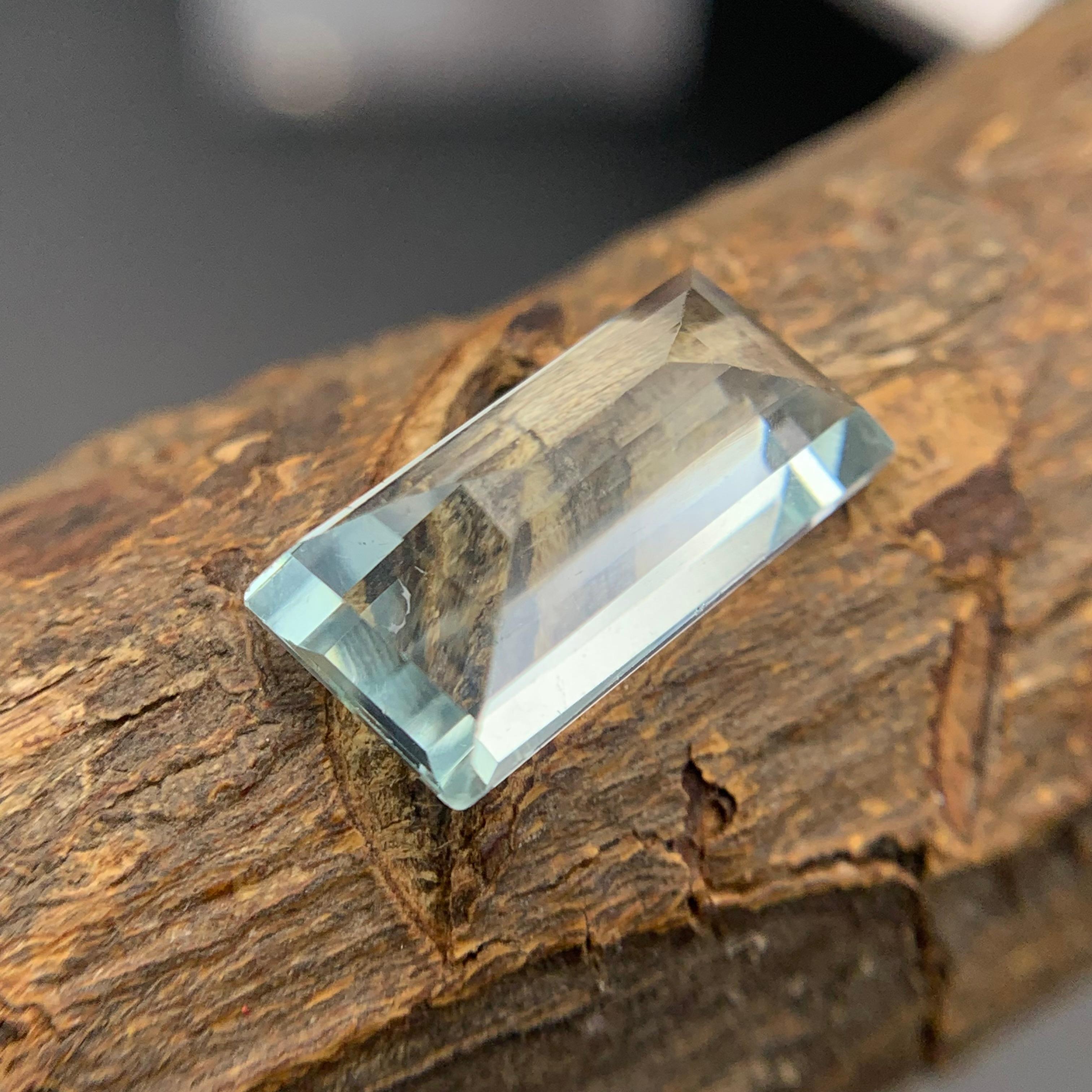 Light Pale Sky Blue Natural Aquamarine Ring Loose Gemstone 4.55 Ct Baguette Cut For Sale 3