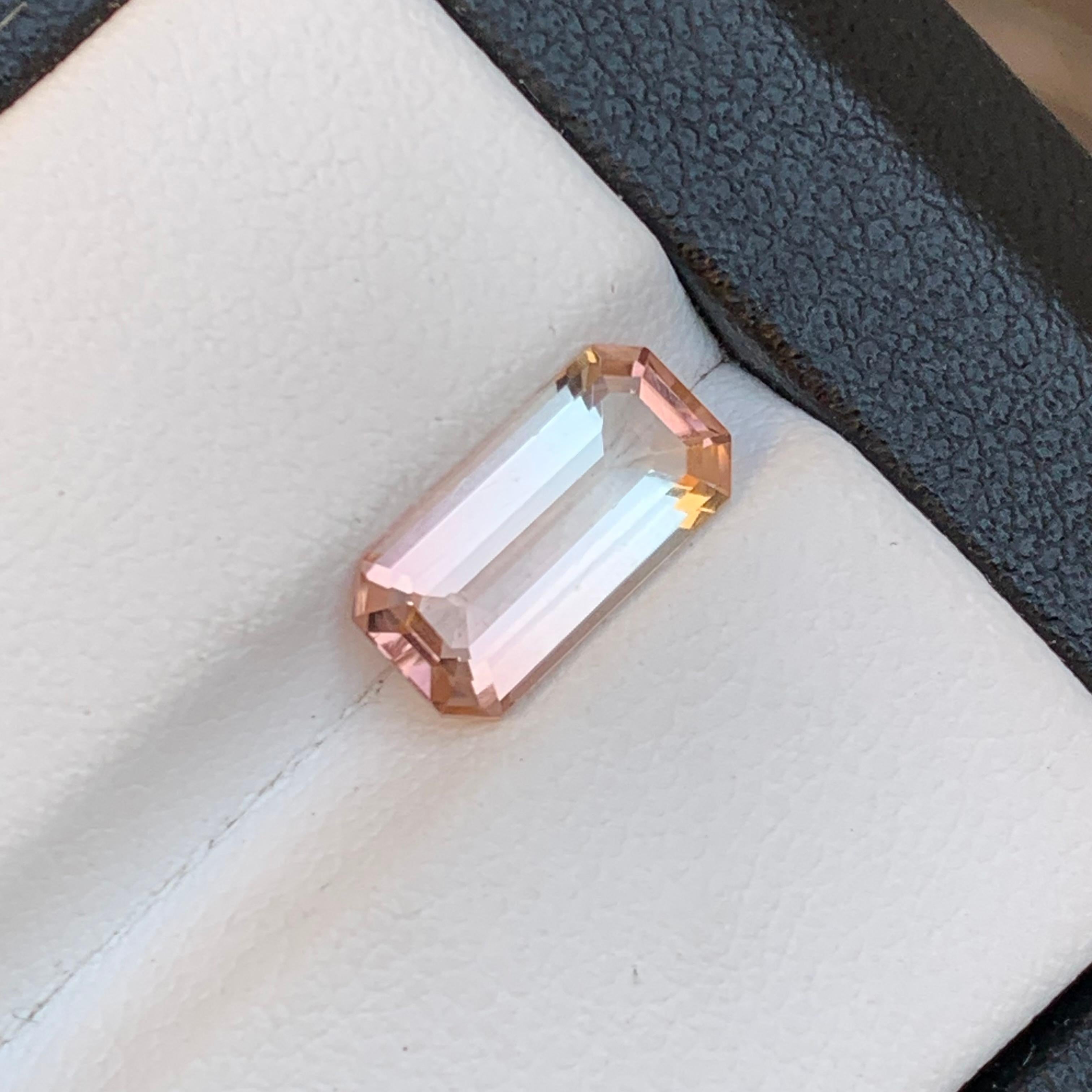 Anello con tormalina naturale bicolore rosa pesca chiaro, gemma sciolta 1,95 carati di smeraldo in vendita 4