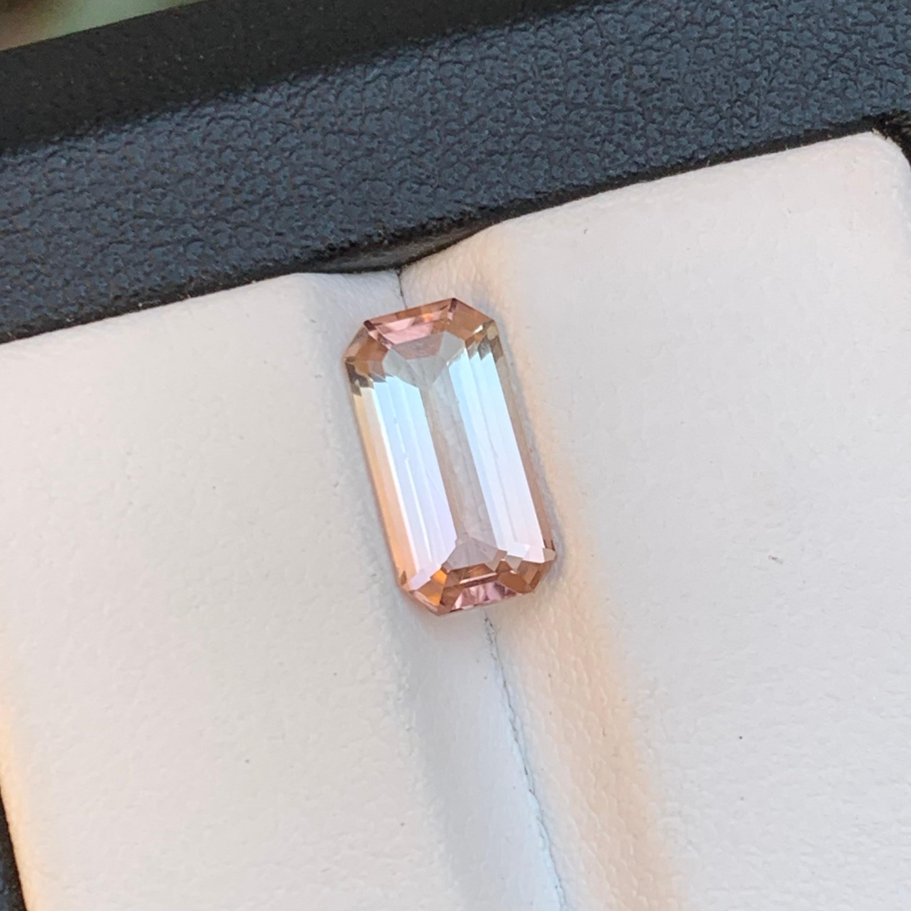 Anello con tormalina naturale bicolore rosa pesca chiaro, gemma sciolta 1,95 carati di smeraldo in vendita 5