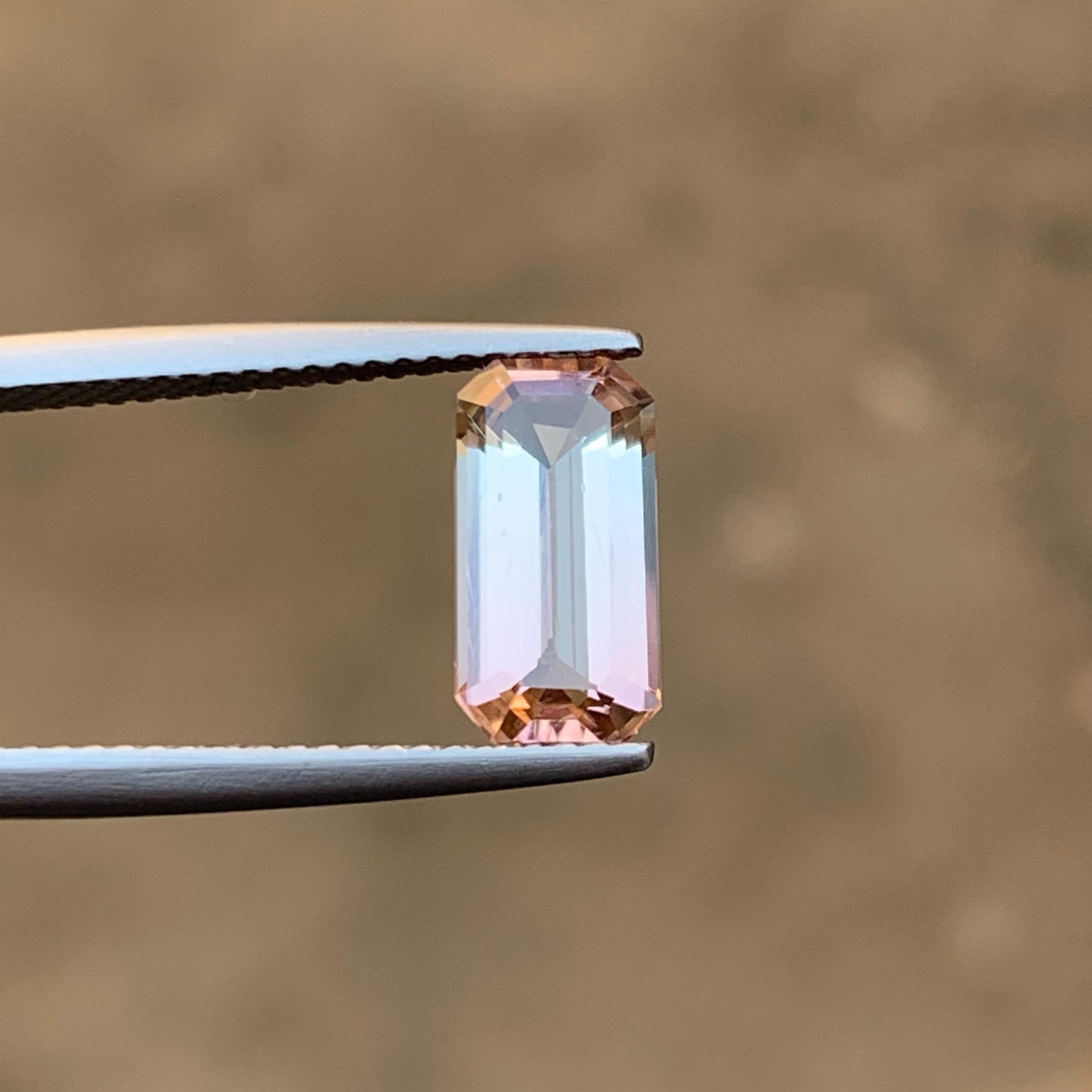 Anello con tormalina naturale bicolore rosa pesca chiaro, gemma sciolta 1,95 carati di smeraldo in vendita 3