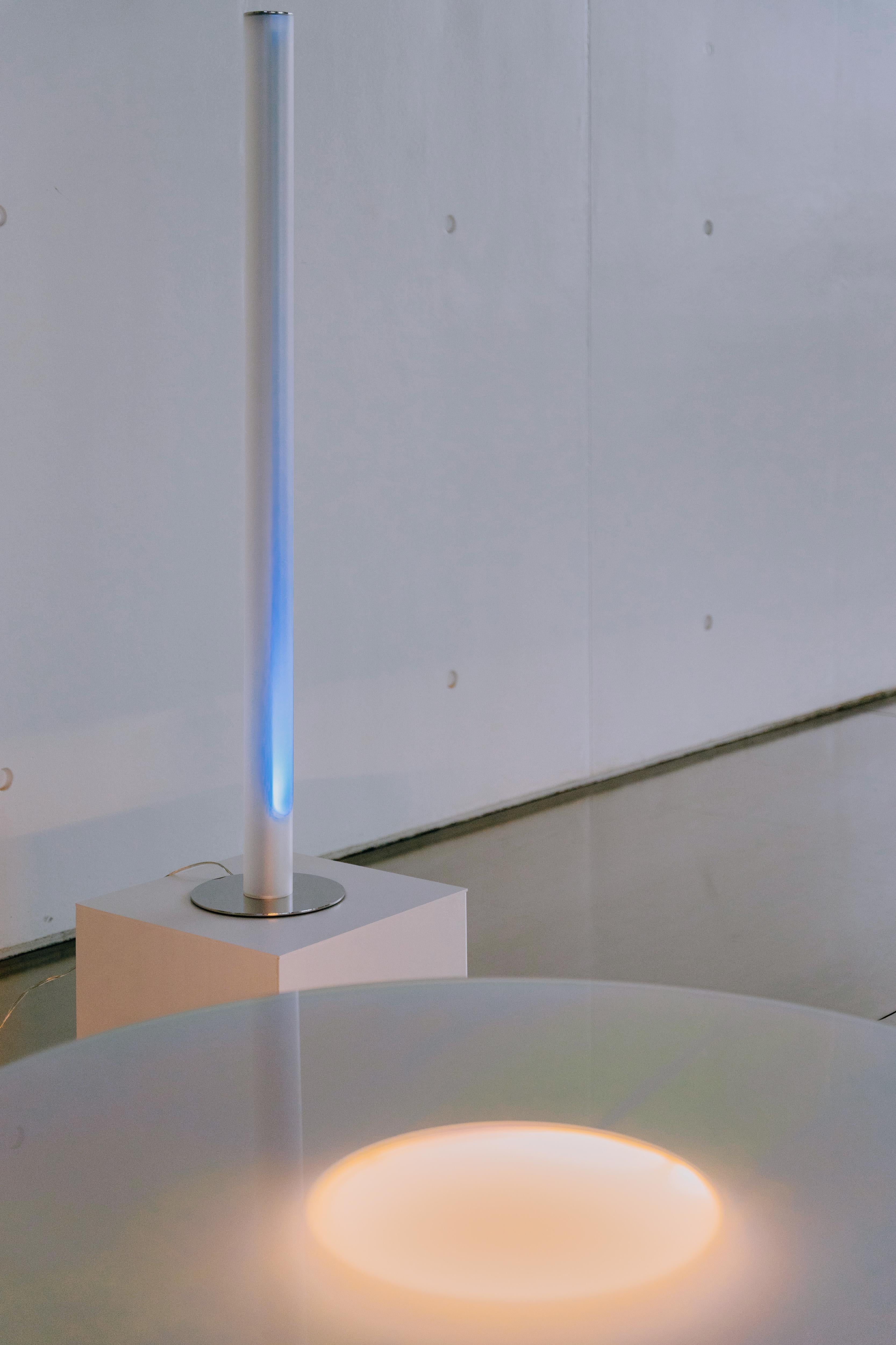 Postmoderne Lampadaire à pilier léger par Amber Dewaele en vente