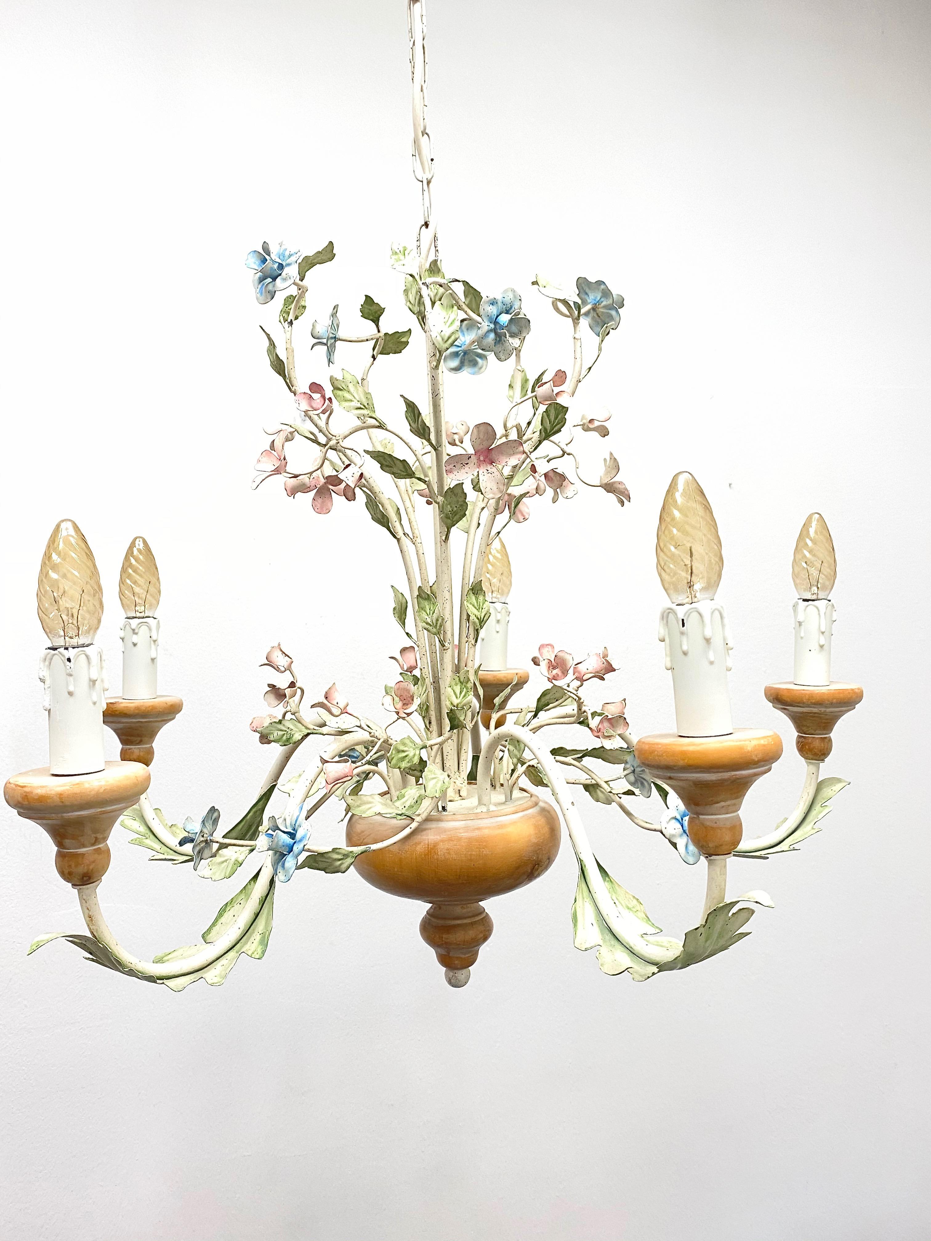Light Pink, Blue and Mint Shabby Chic Florence Style Chandelier, 1960s In Good Condition For Sale In Nuernberg, DE