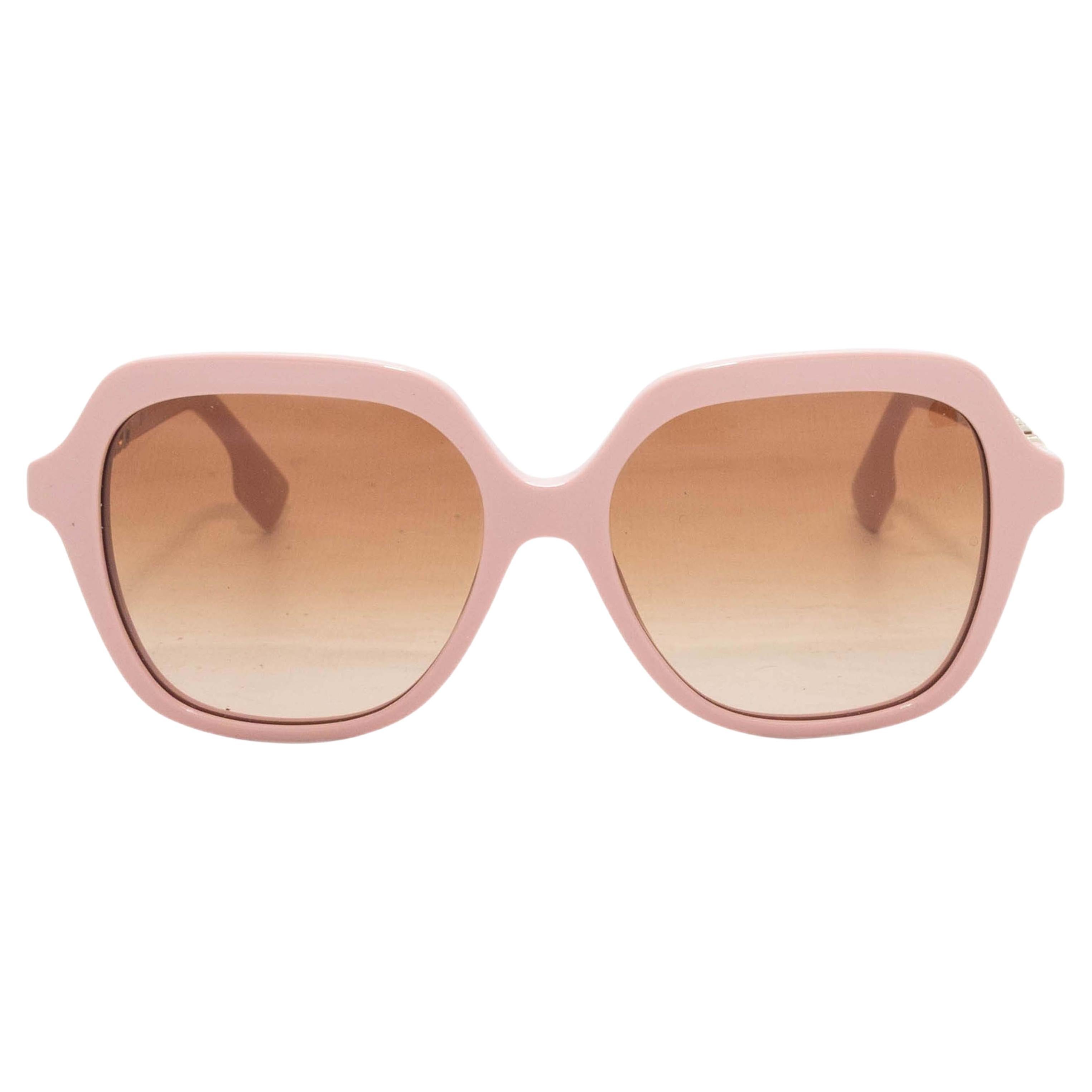 Occhiali da sole oversize Burberry rosa chiaro in vendita